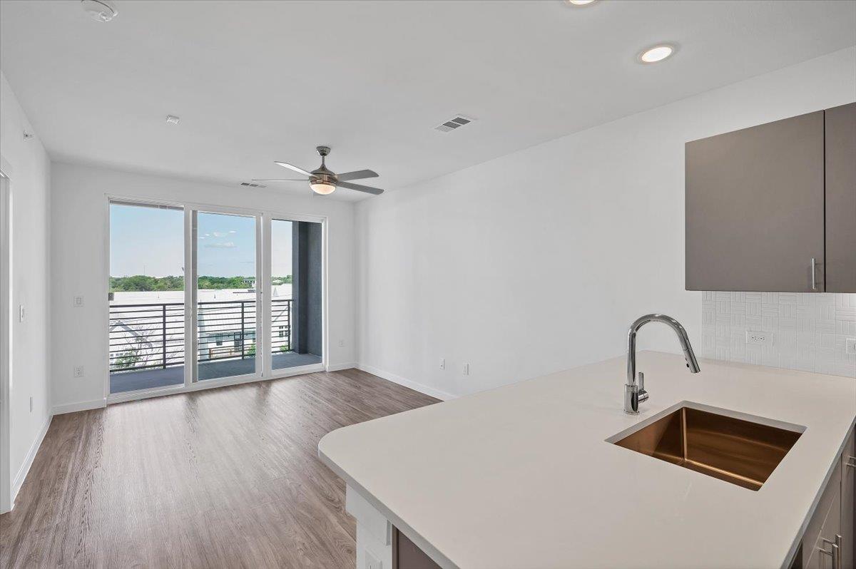 4801 Springdale Rd # 1402, Austin, TX 78723