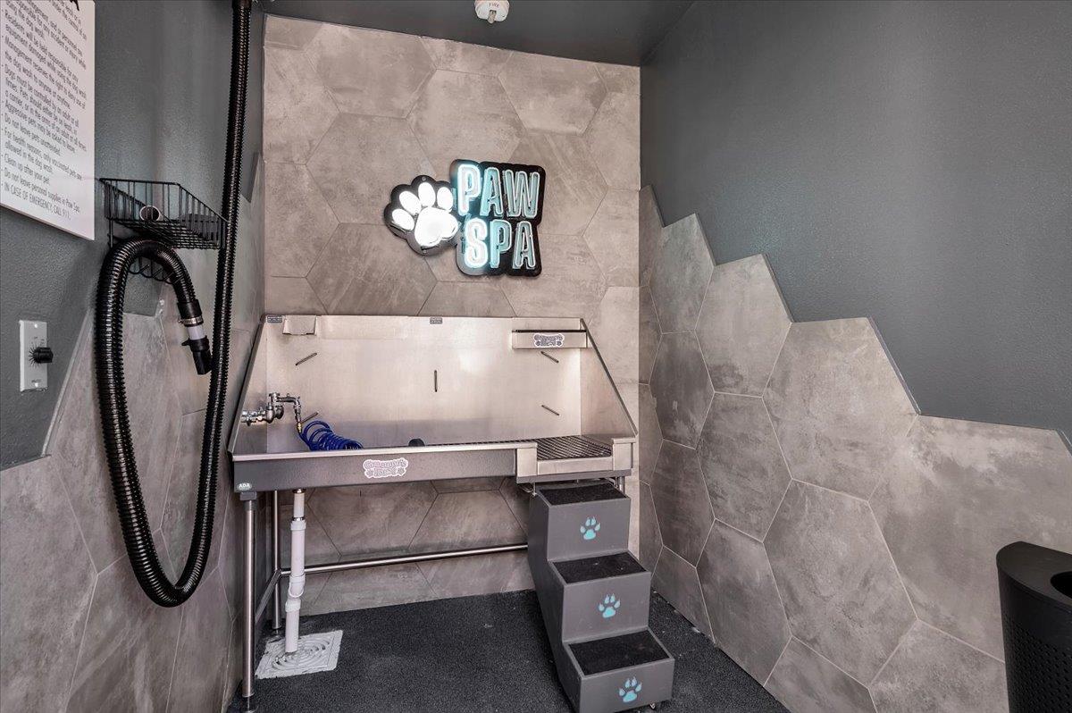 4801 Springdale Rd # 1402, Austin, TX 78723