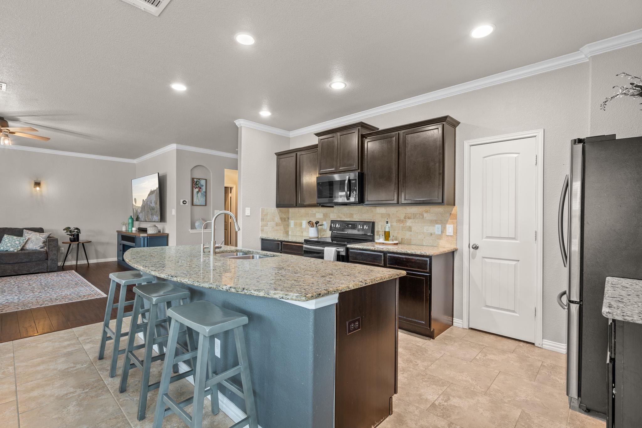 168 Golden Eagle Ln, Leander, TX 78641