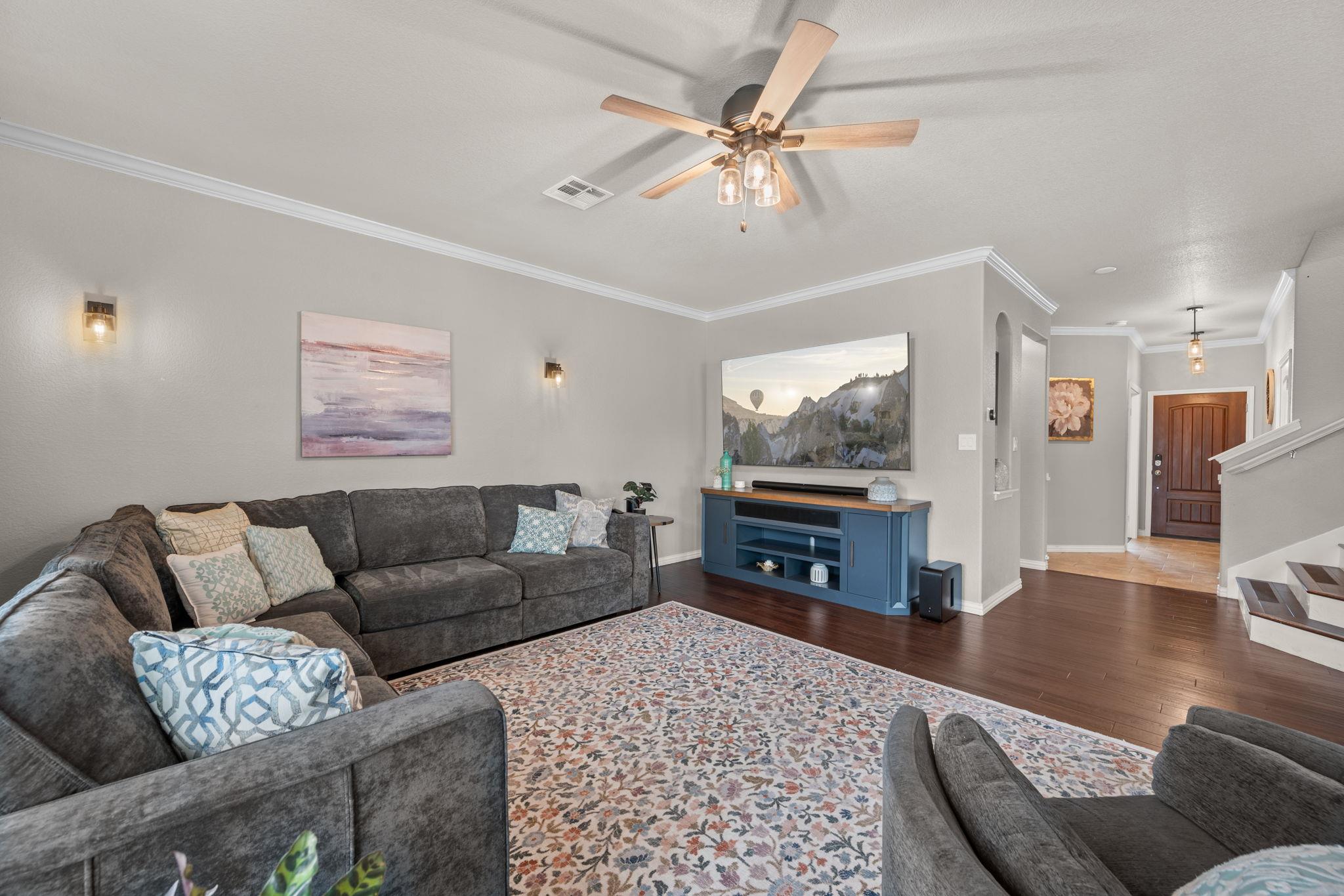 168 Golden Eagle Ln, Leander, TX 78641