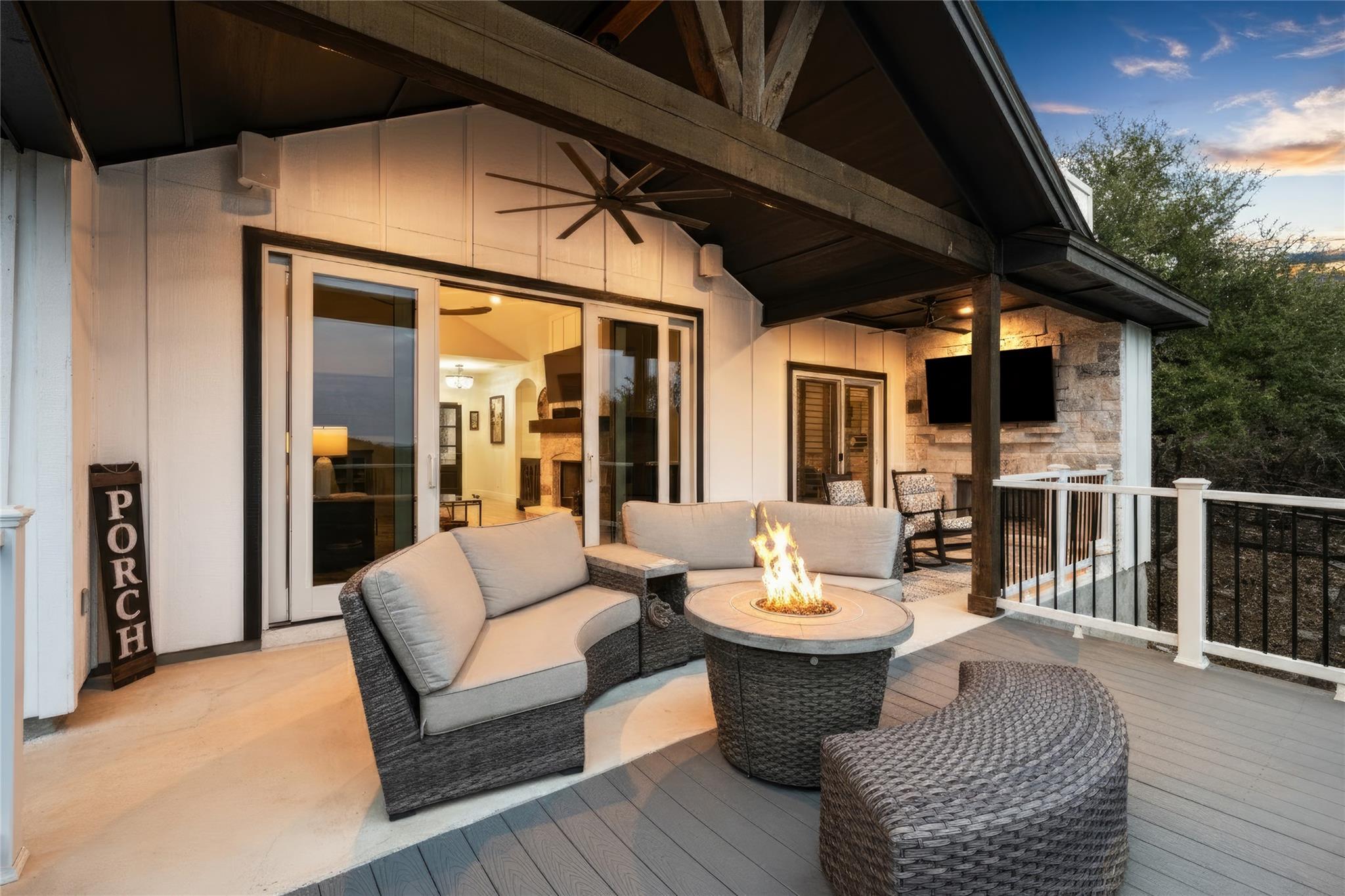 1382 Cottonwood Rd, Fischer, TX 78623