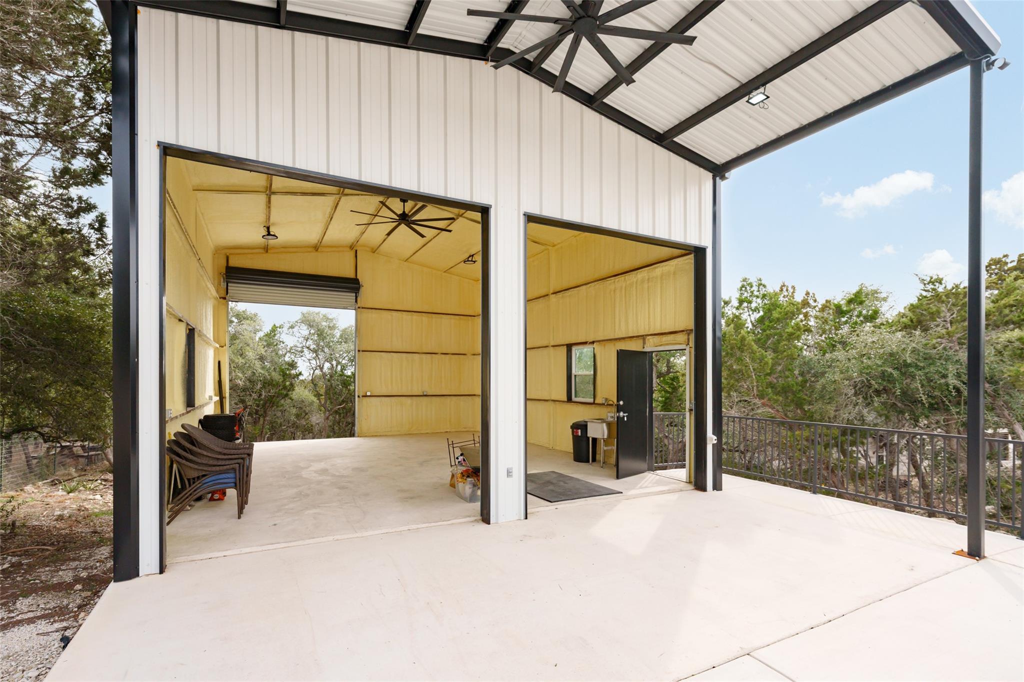 1382 Cottonwood Rd, Fischer, TX 78623