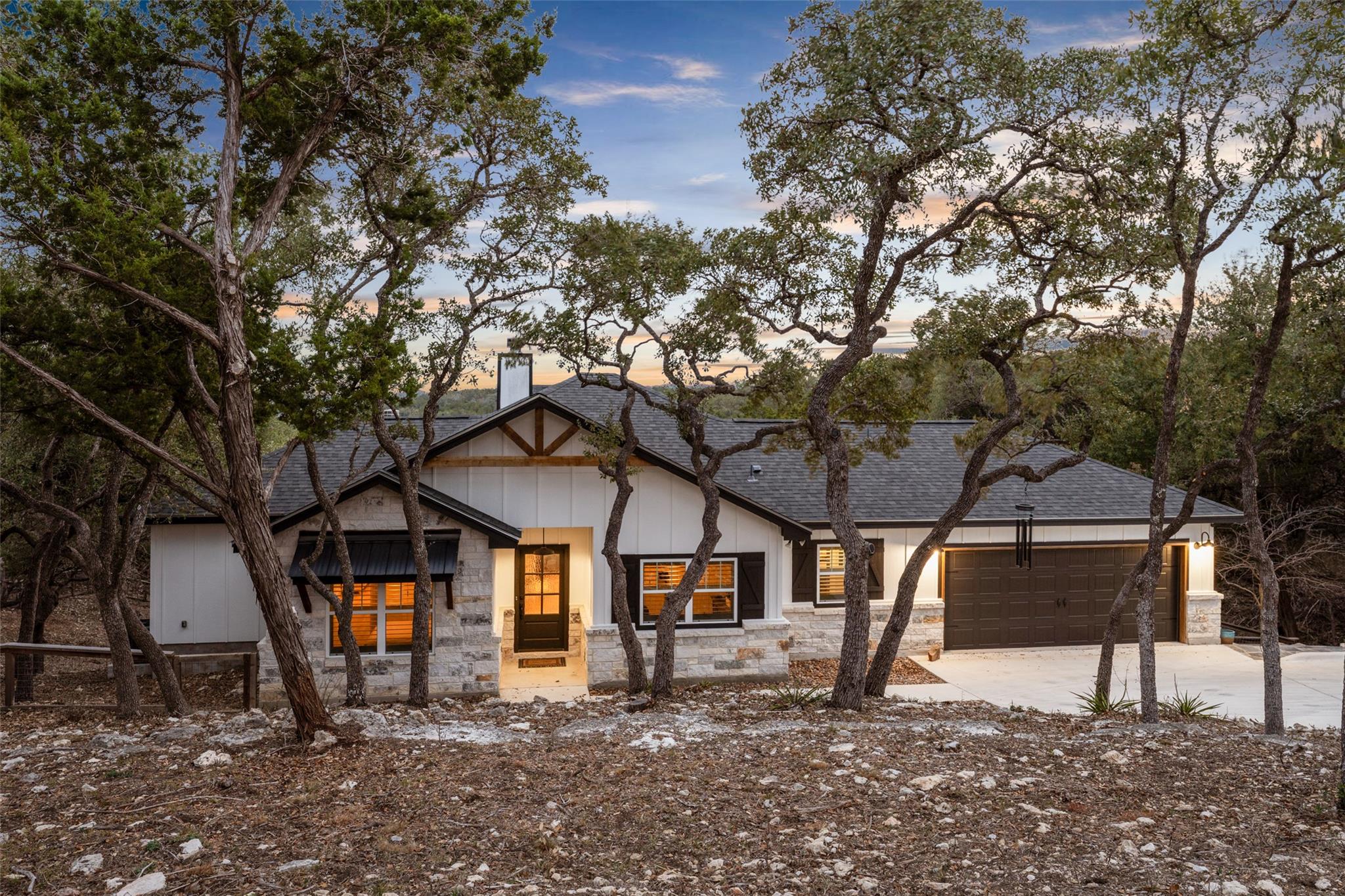 1382 Cottonwood Rd, Fischer, TX 78623