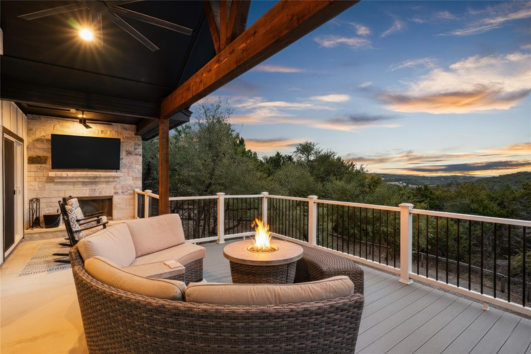 1382 Cottonwood Rd, Fischer, TX 78623