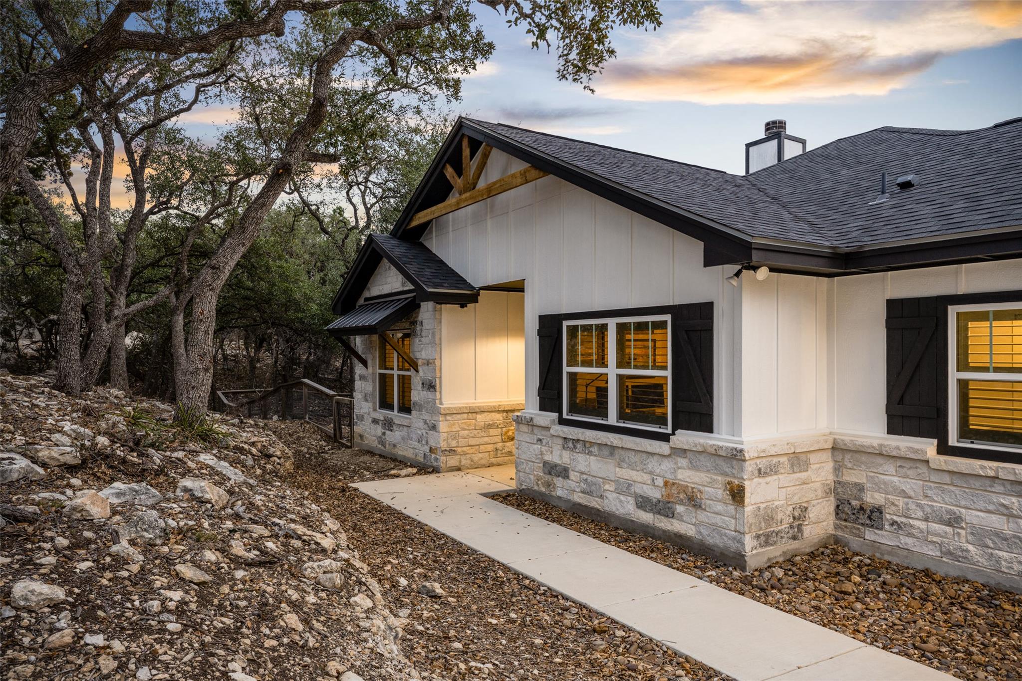 1382 Cottonwood Rd, Fischer, TX 78623