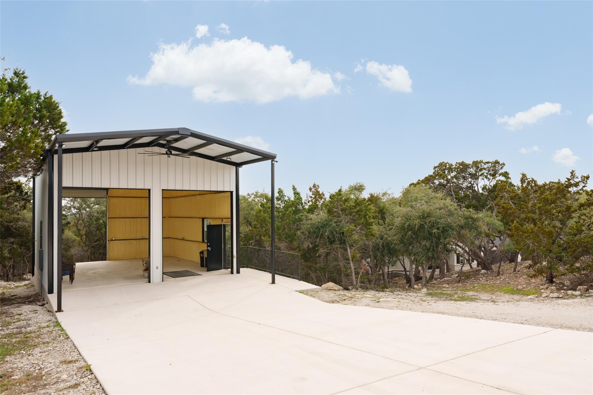 1382 Cottonwood Rd, Fischer, TX 78623