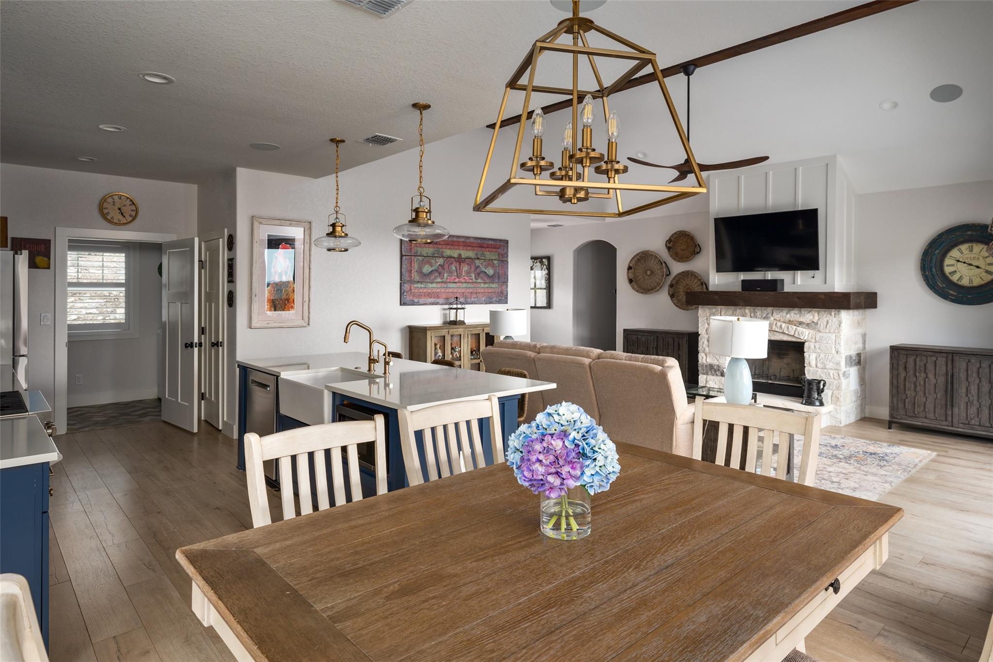 1382 Cottonwood Rd, Fischer, TX 78623