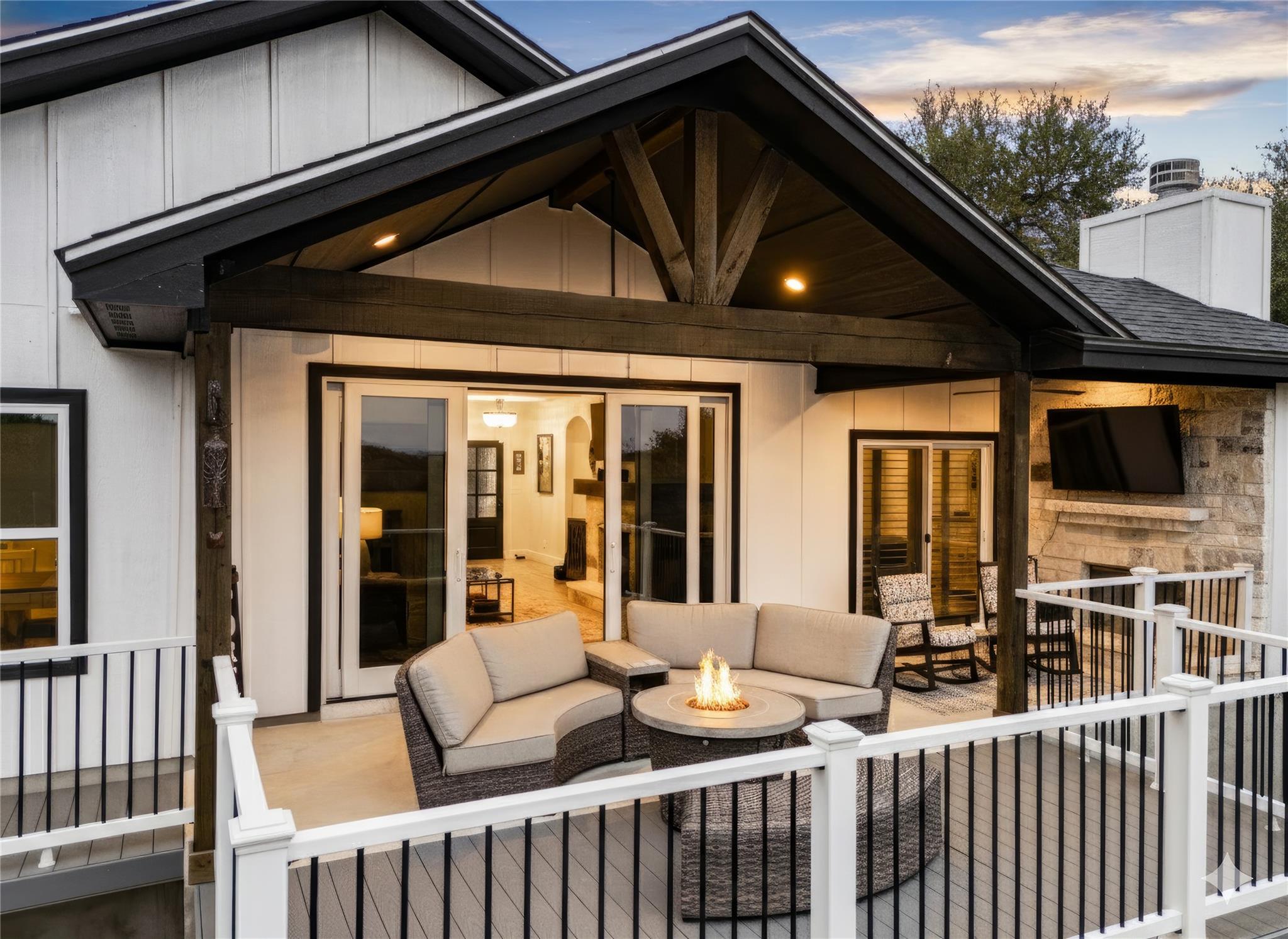 1382 Cottonwood Rd, Fischer, TX 78623