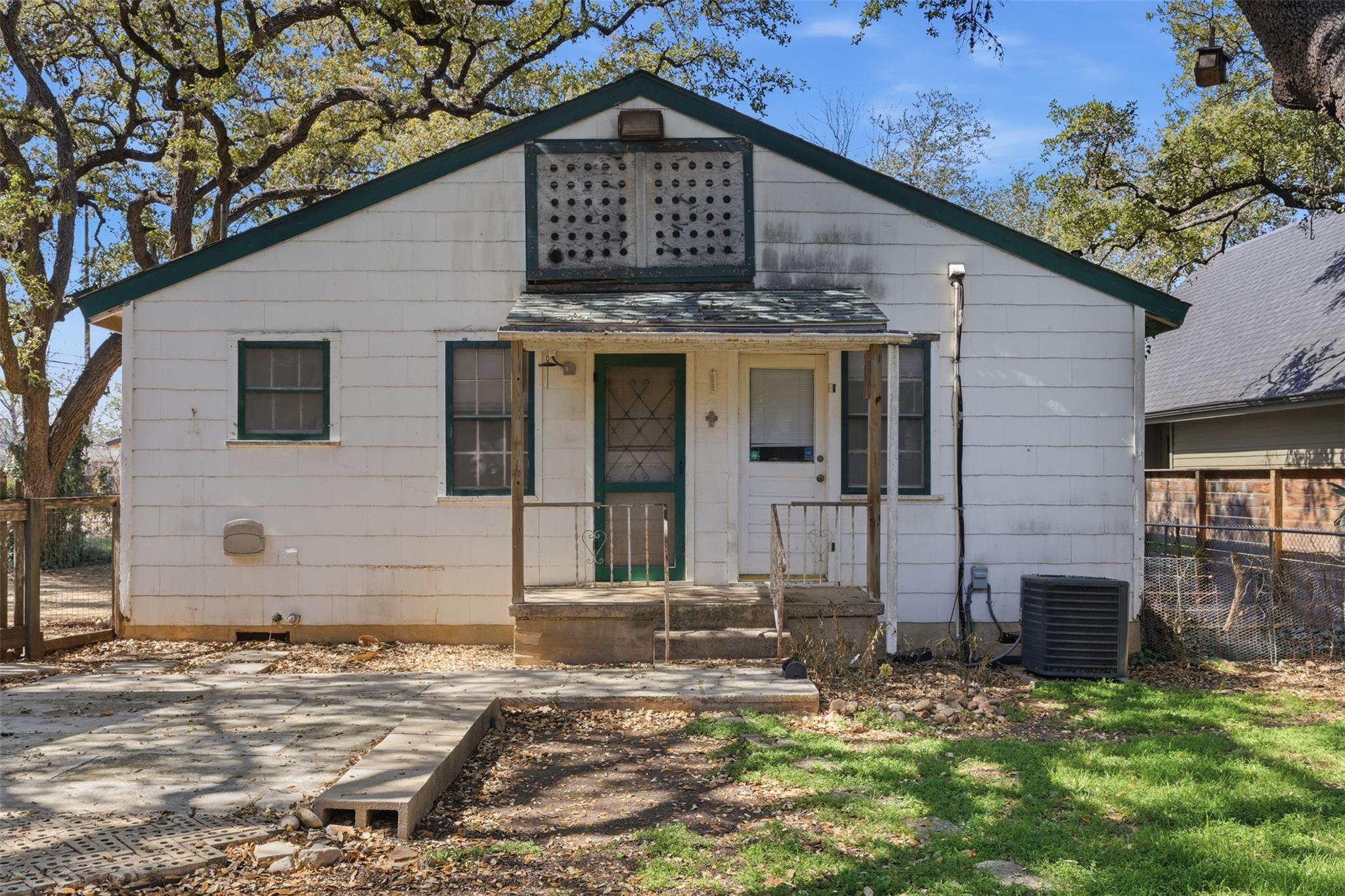 2607 S 4th St, Austin, TX 78704