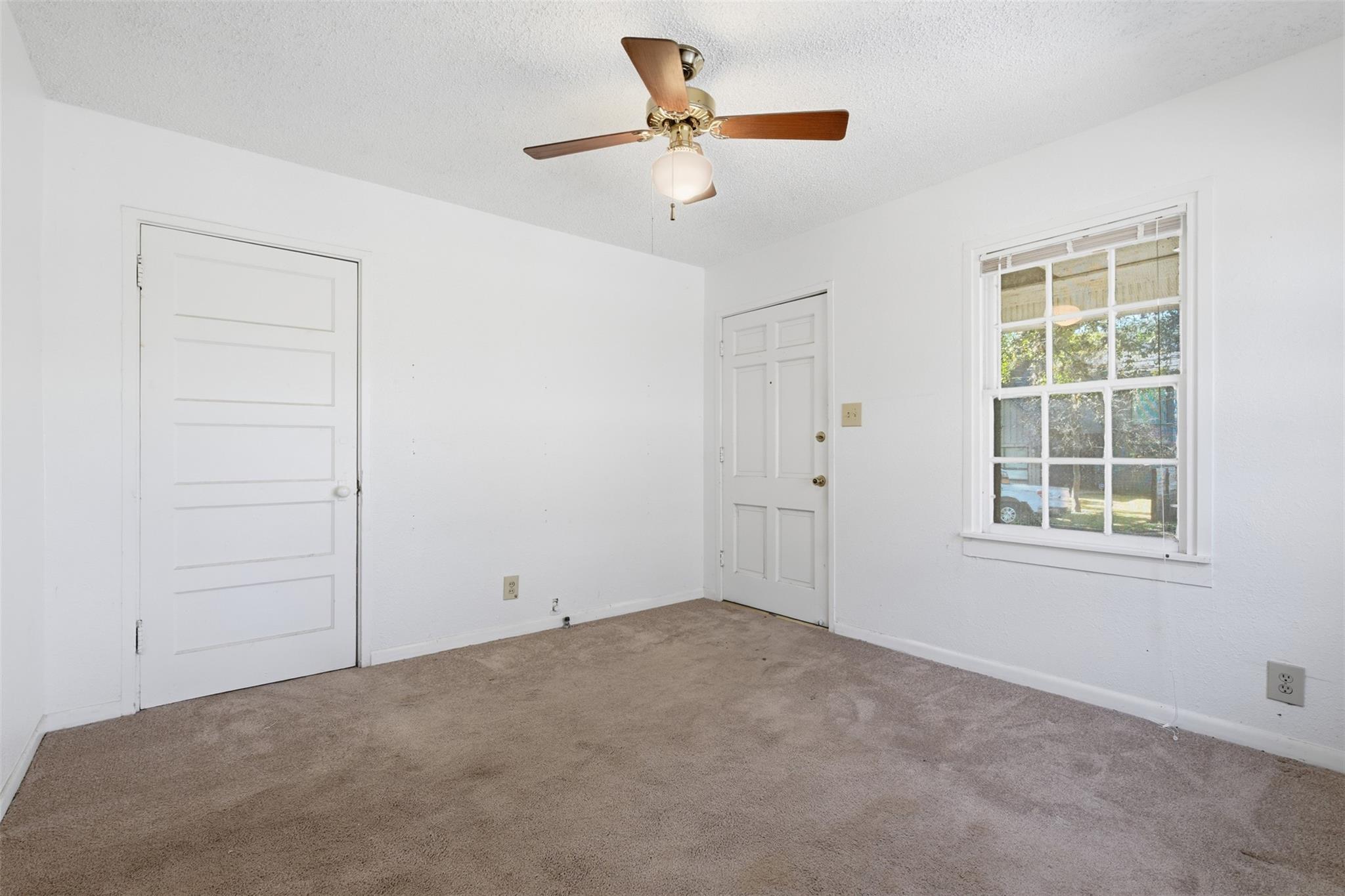 2607 S 4th St, Austin, TX 78704