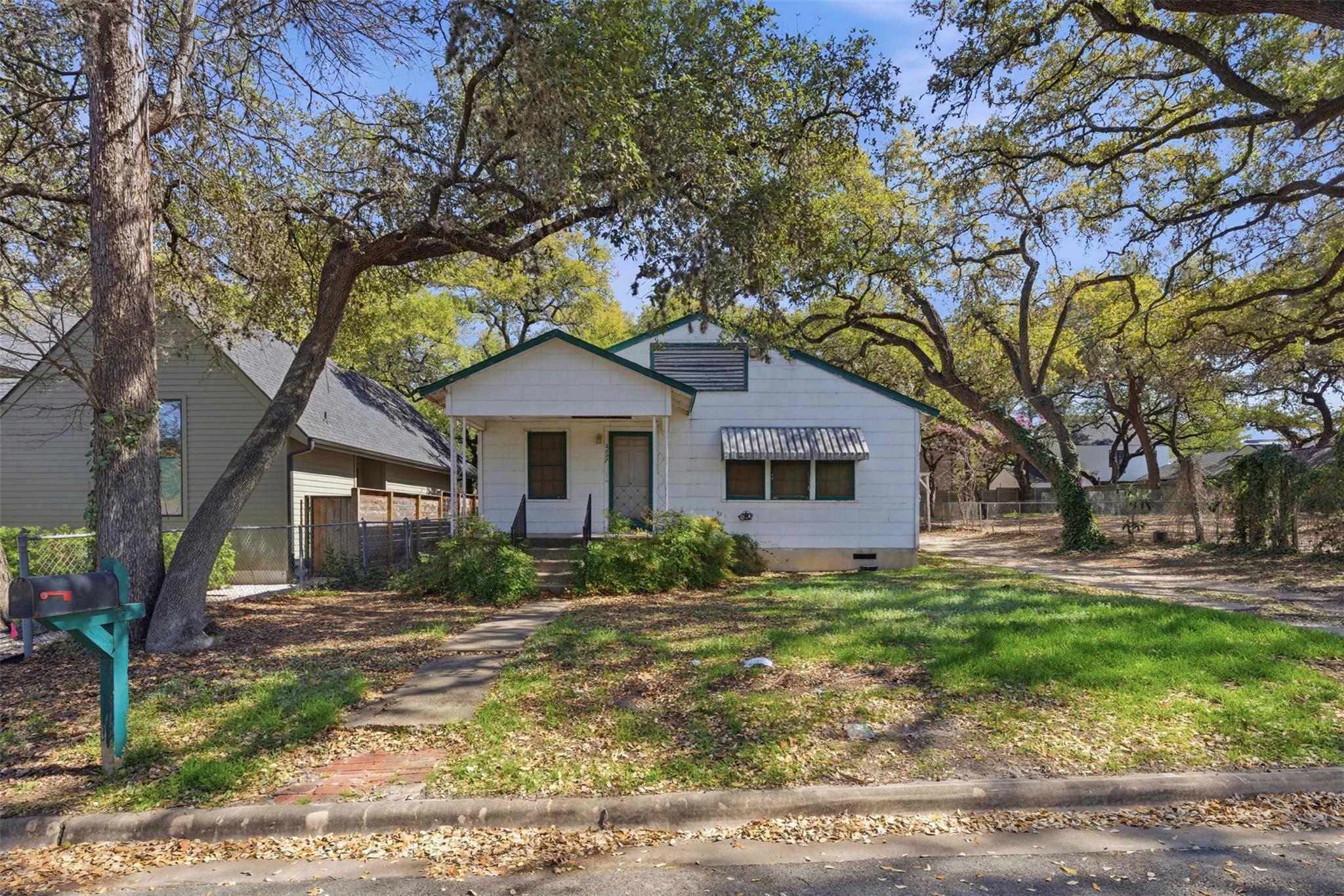 2607 S 4th St, Austin, TX 78704