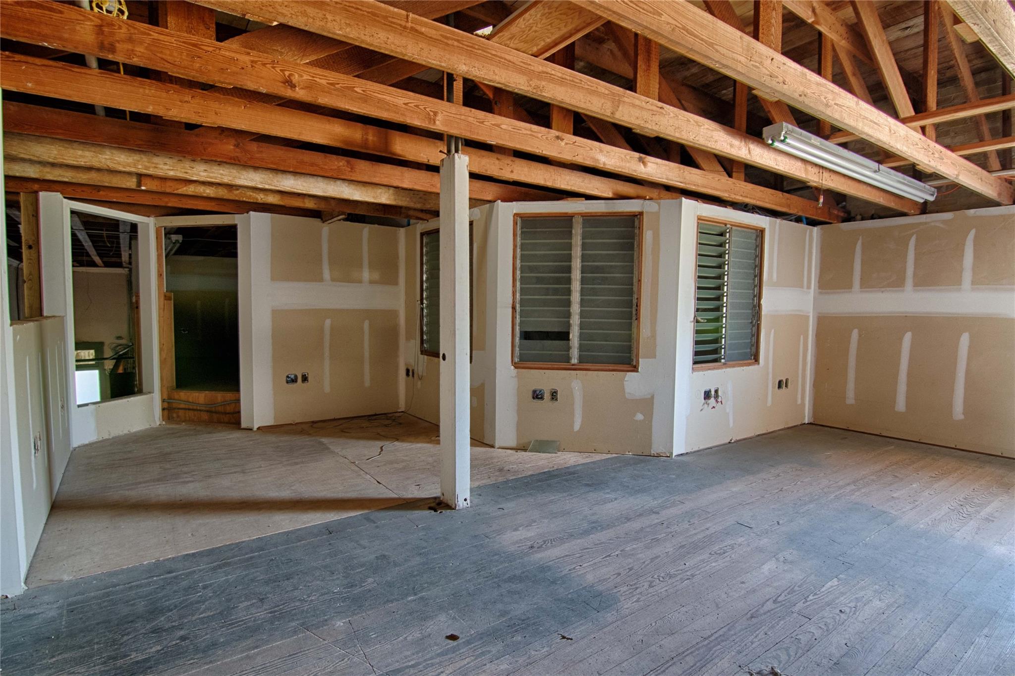 702 Upton Ave, Schulenburg, TX 78956