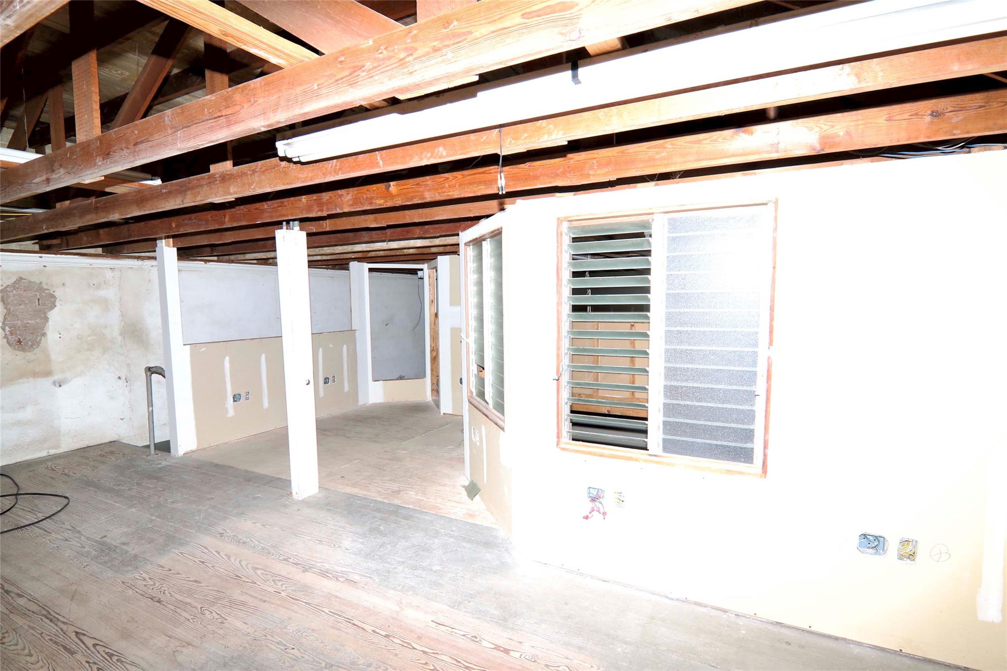 702 Upton Ave, Schulenburg, TX 78956