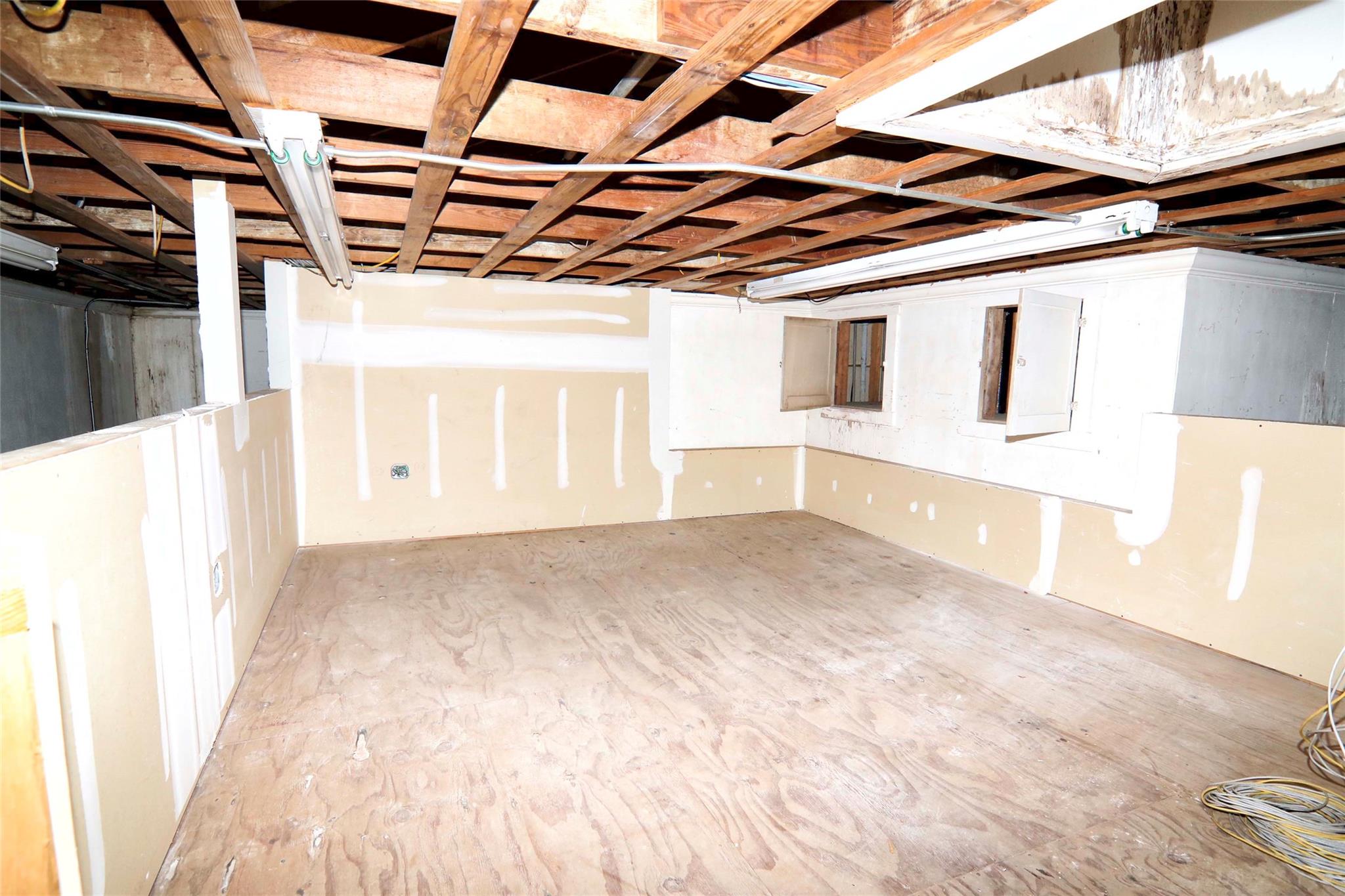 702 Upton Ave, Schulenburg, TX 78956