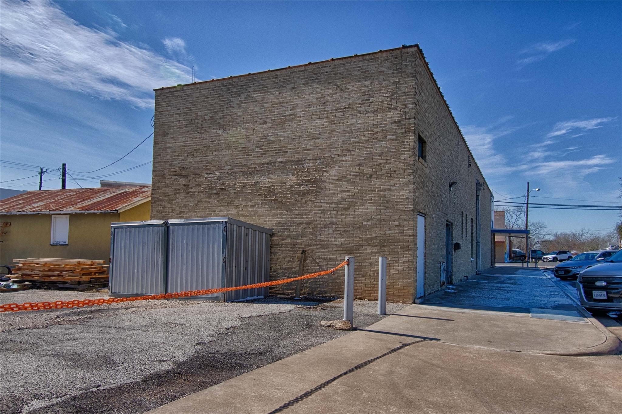 702 Upton Ave, Schulenburg, TX 78956