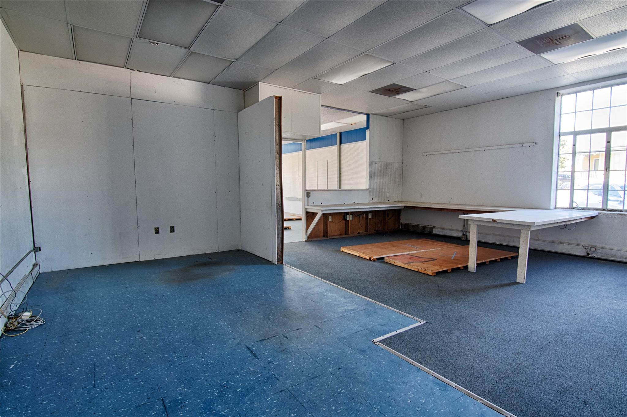 702 Upton Ave, Schulenburg, TX 78956