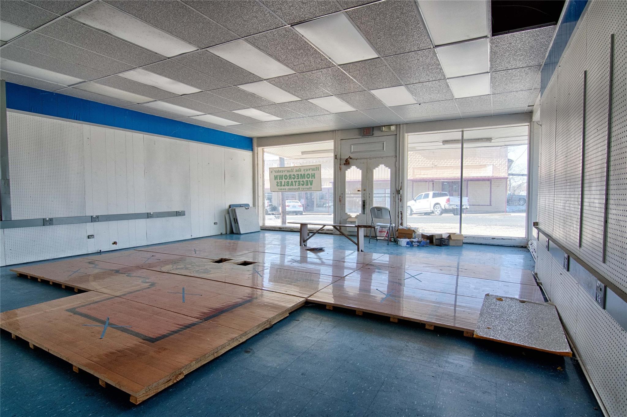 702 Upton Ave, Schulenburg, TX 78956