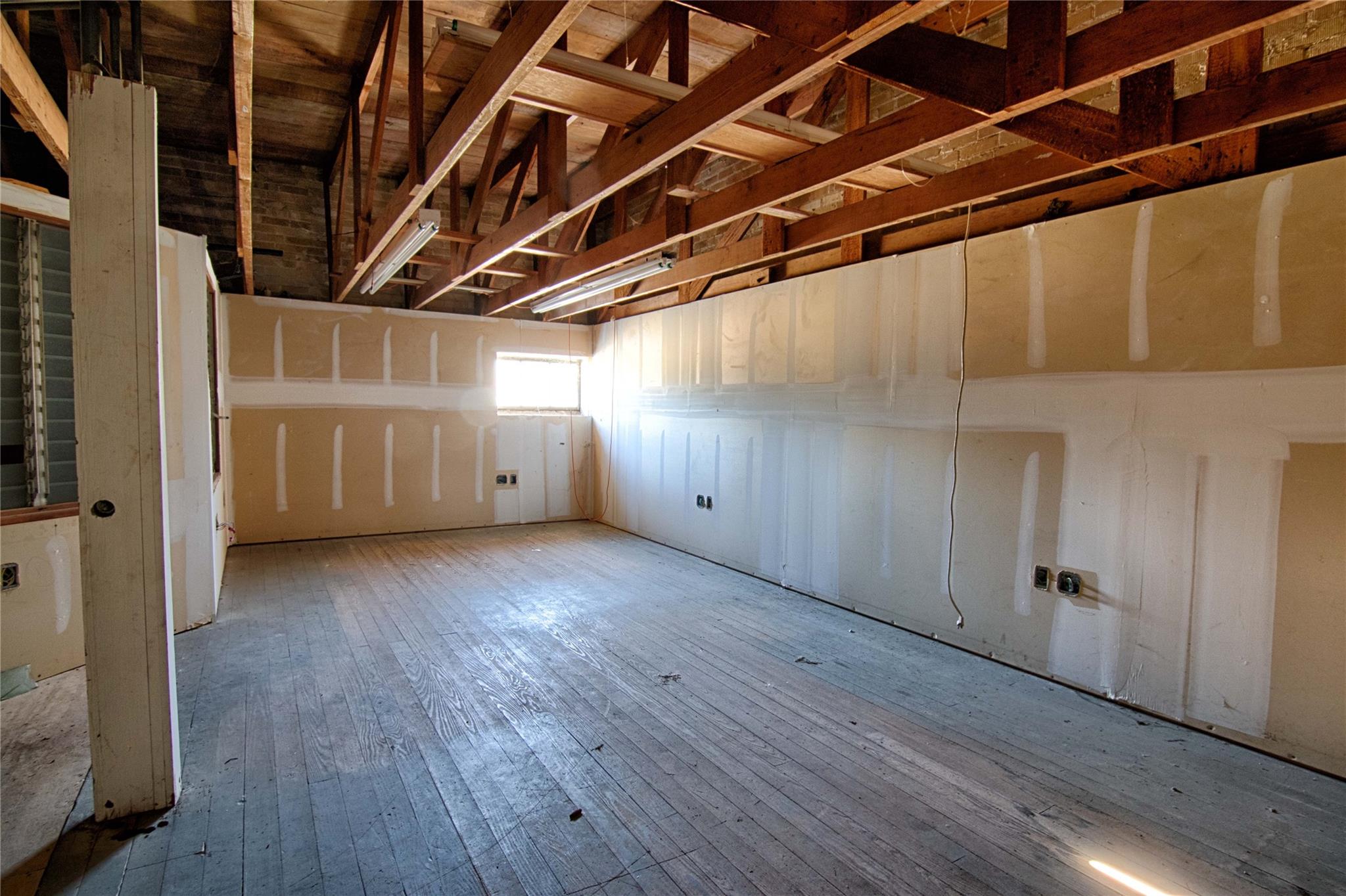 702 Upton Ave, Schulenburg, TX 78956