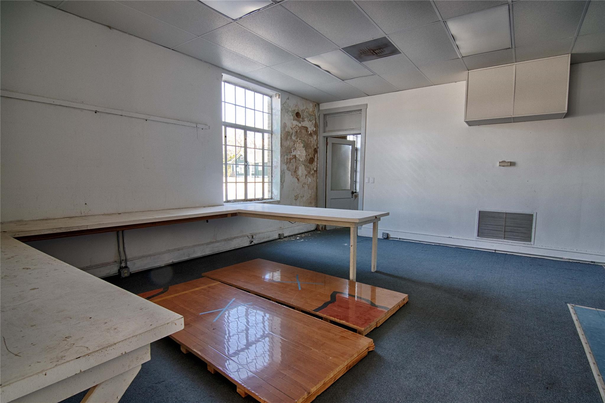 702 Upton Ave, Schulenburg, TX 78956