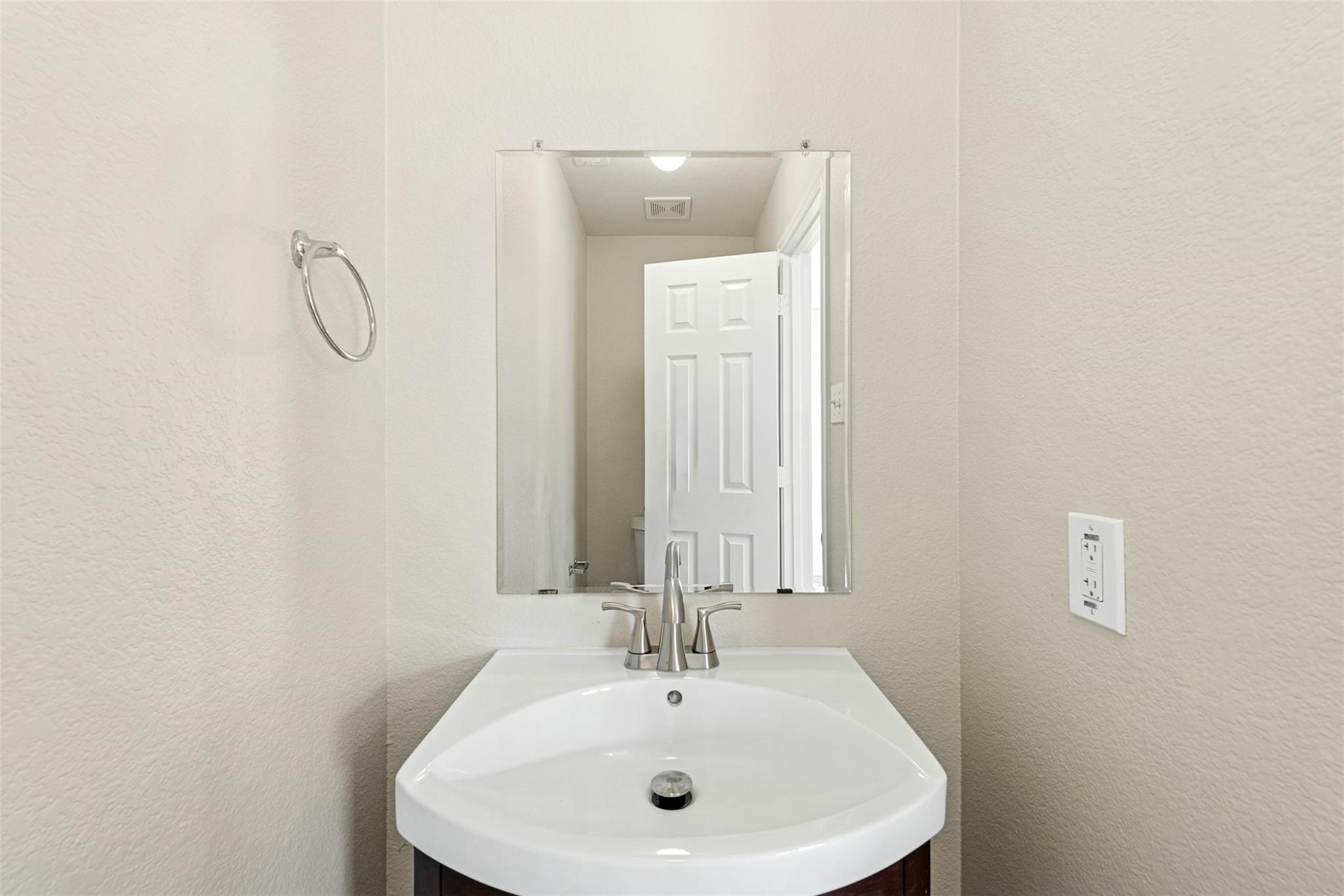 17913 Honey Locust Ln, Elgin, TX 78621