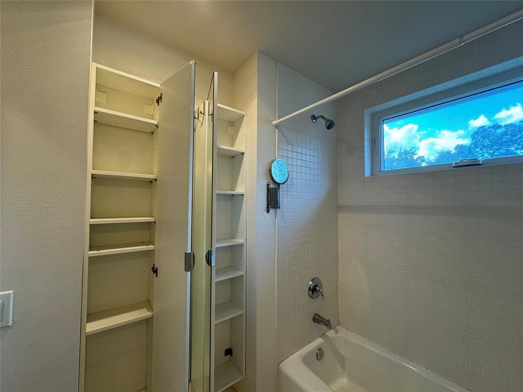 1208 E 2nd St # B, Austin, TX 78702