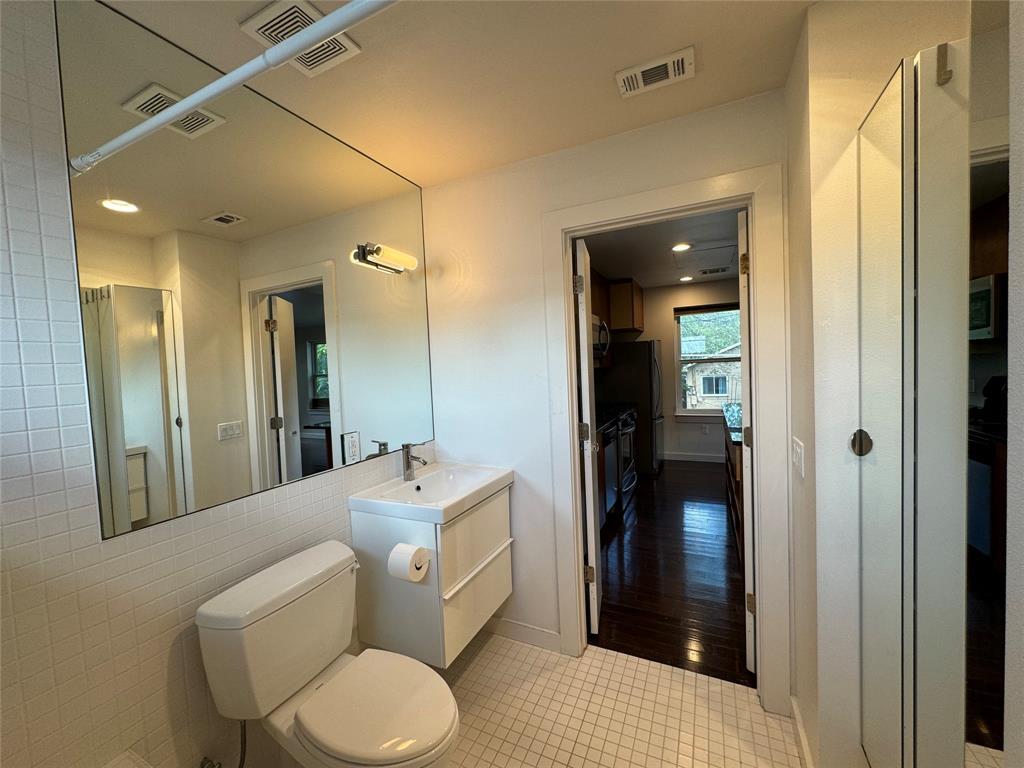 1208 E 2nd St # B, Austin, TX 78702