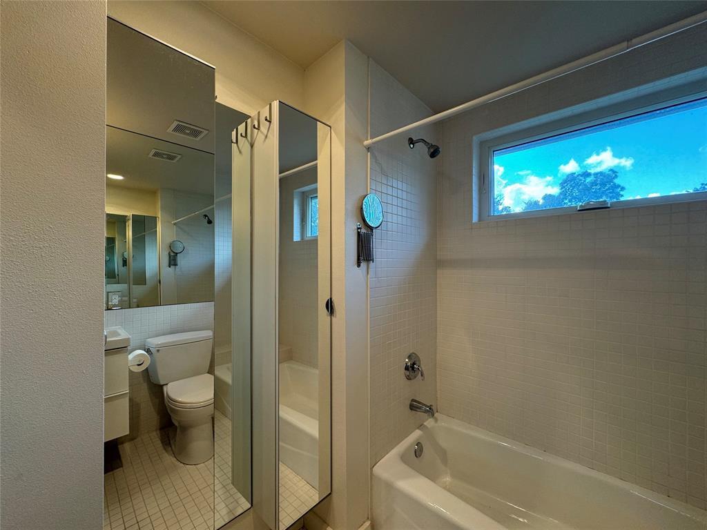 1208 E 2nd St # B, Austin, TX 78702