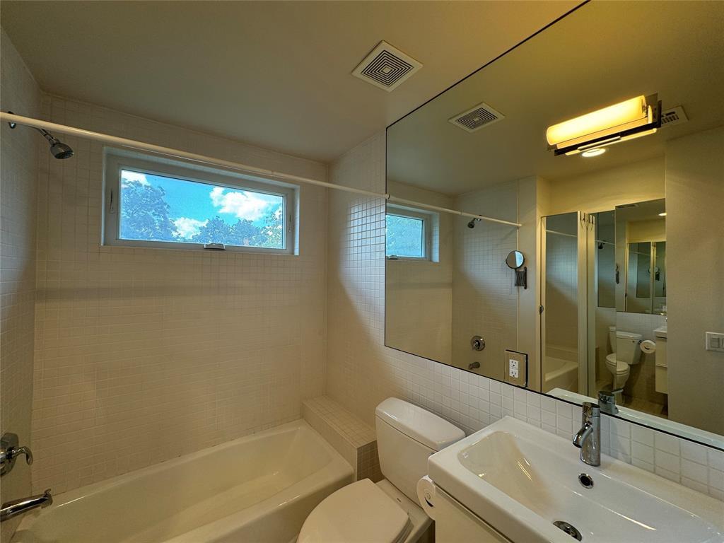 1208 E 2nd St # B, Austin, TX 78702