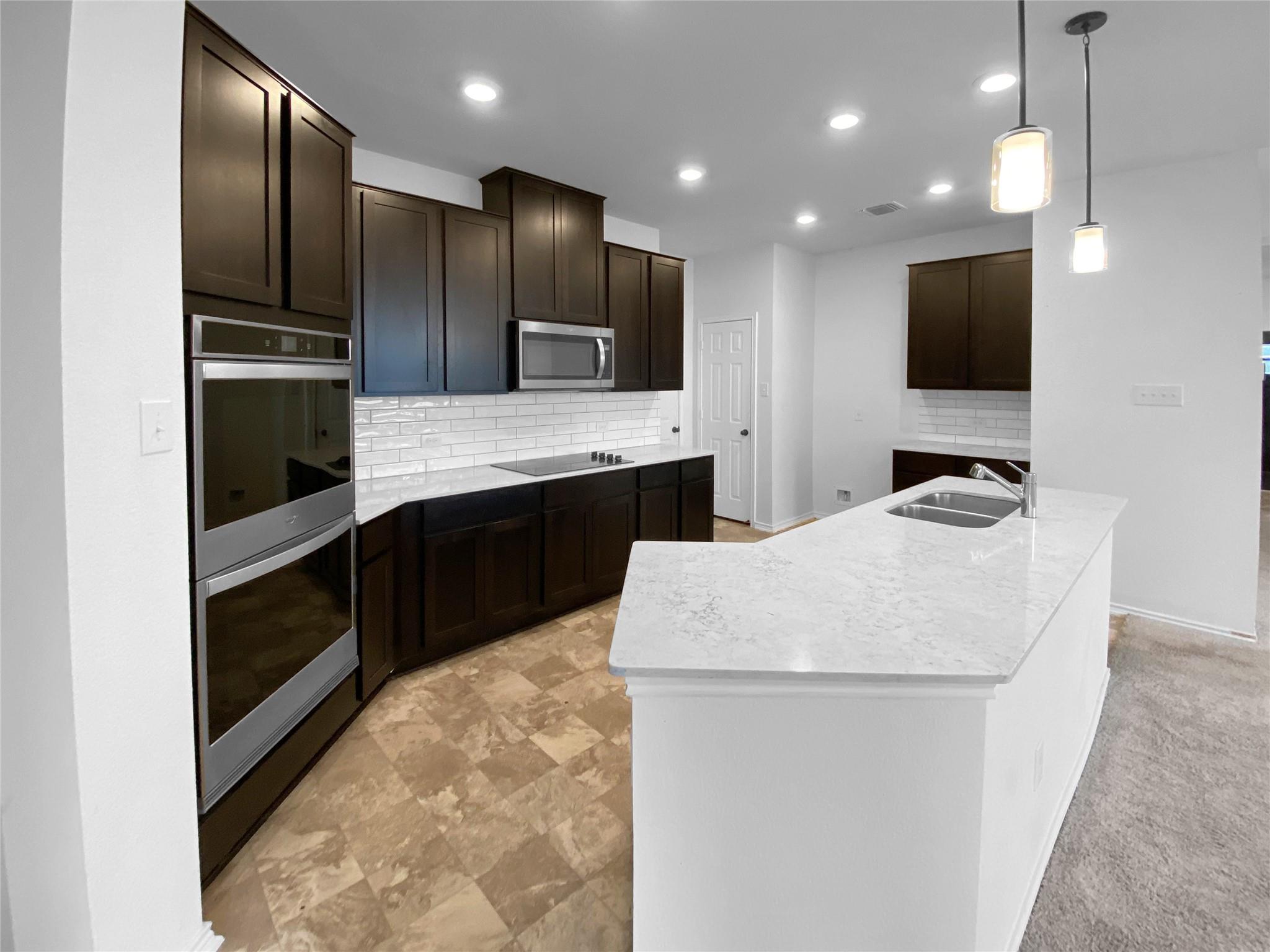 932 Yellow Ribbon Cv, Jarrell, TX 76537