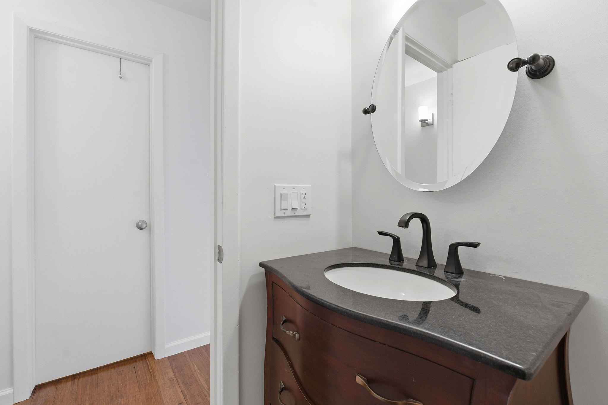 6631 Valleyside Rd, Austin, TX 78731