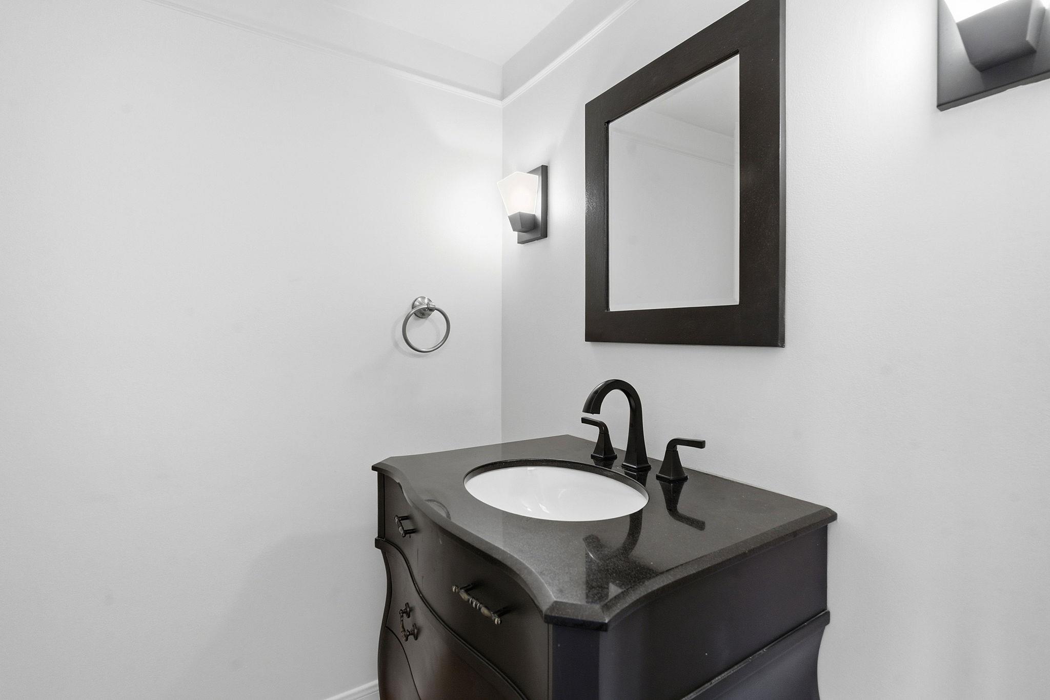 6631 Valleyside Rd, Austin, TX 78731