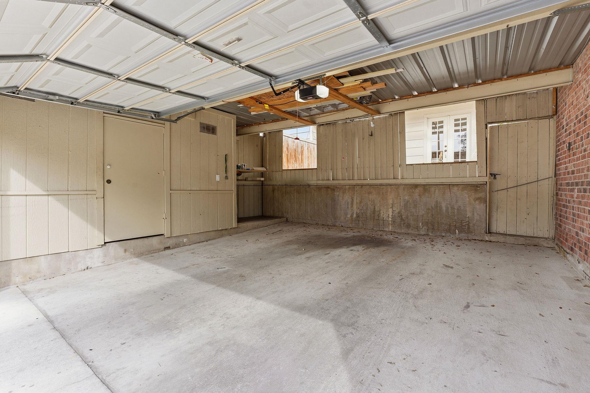 6631 Valleyside Rd, Austin, TX 78731