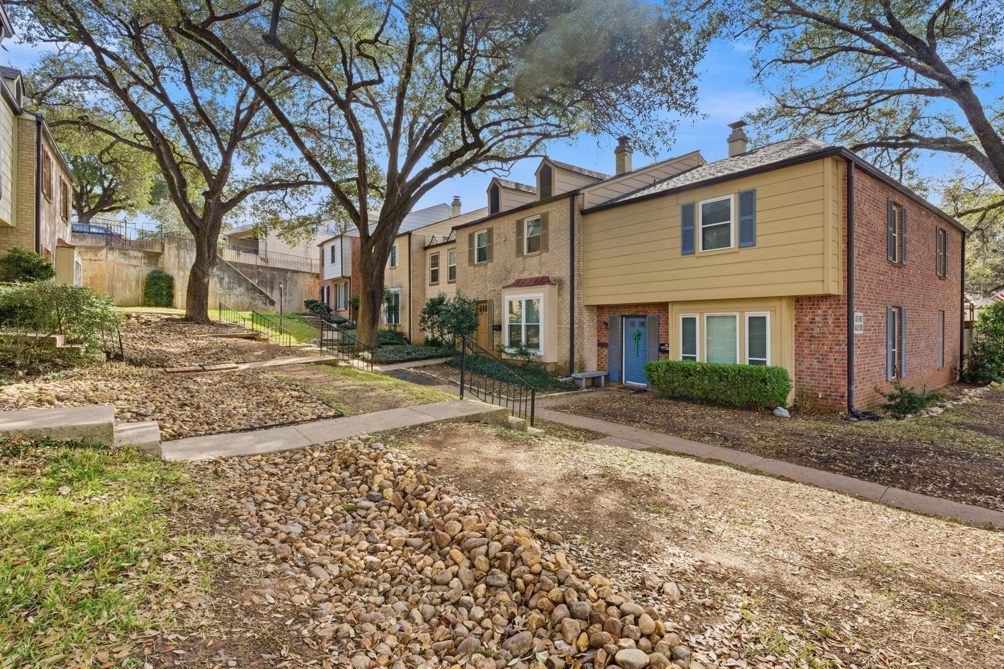 6631 Valleyside Rd, Austin, TX 78731