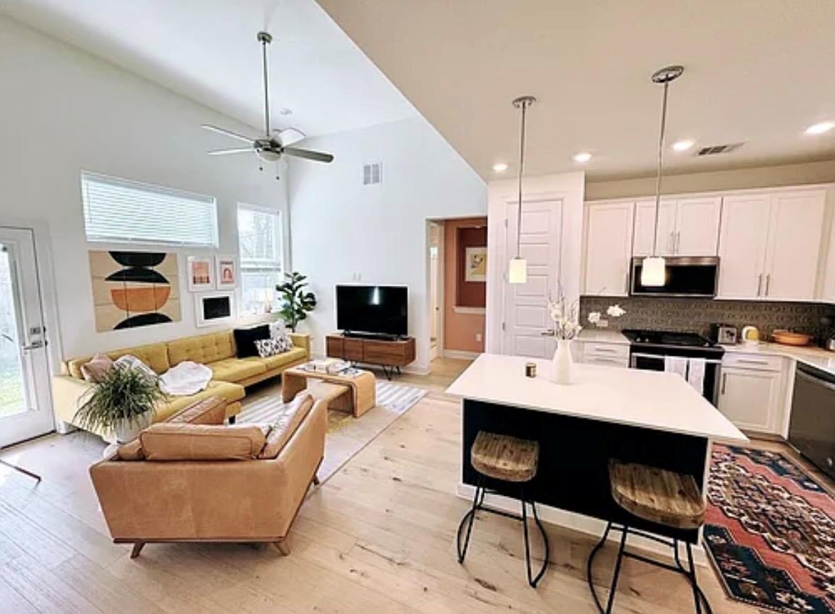 1125 Saucedo St # 2, Austin, TX 78721