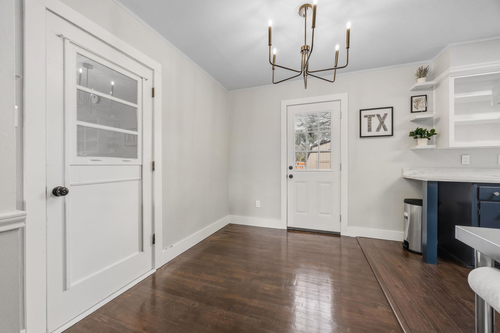 1402 Kent St, Taylor, TX 76574