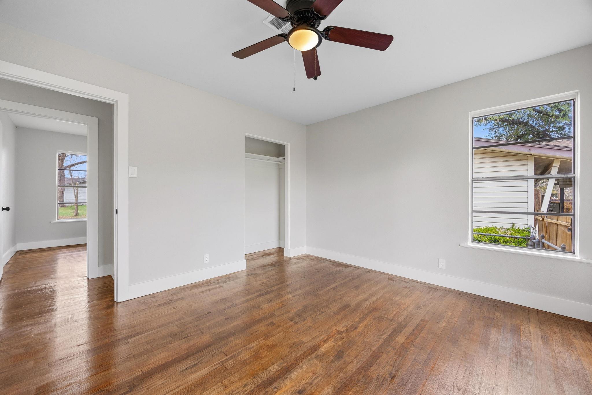 1402 Kent St, Taylor, TX 76574