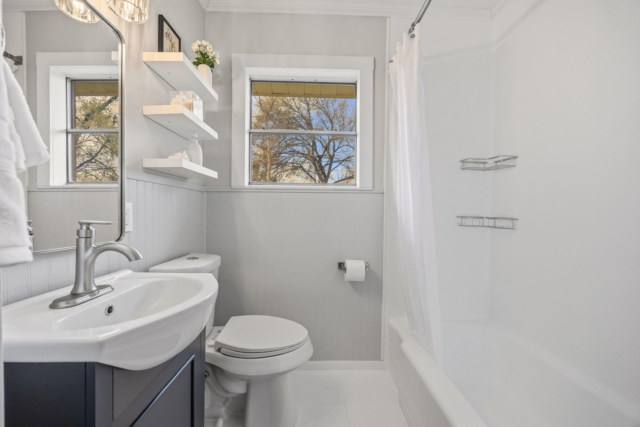 1402 Kent St, Taylor, TX 76574