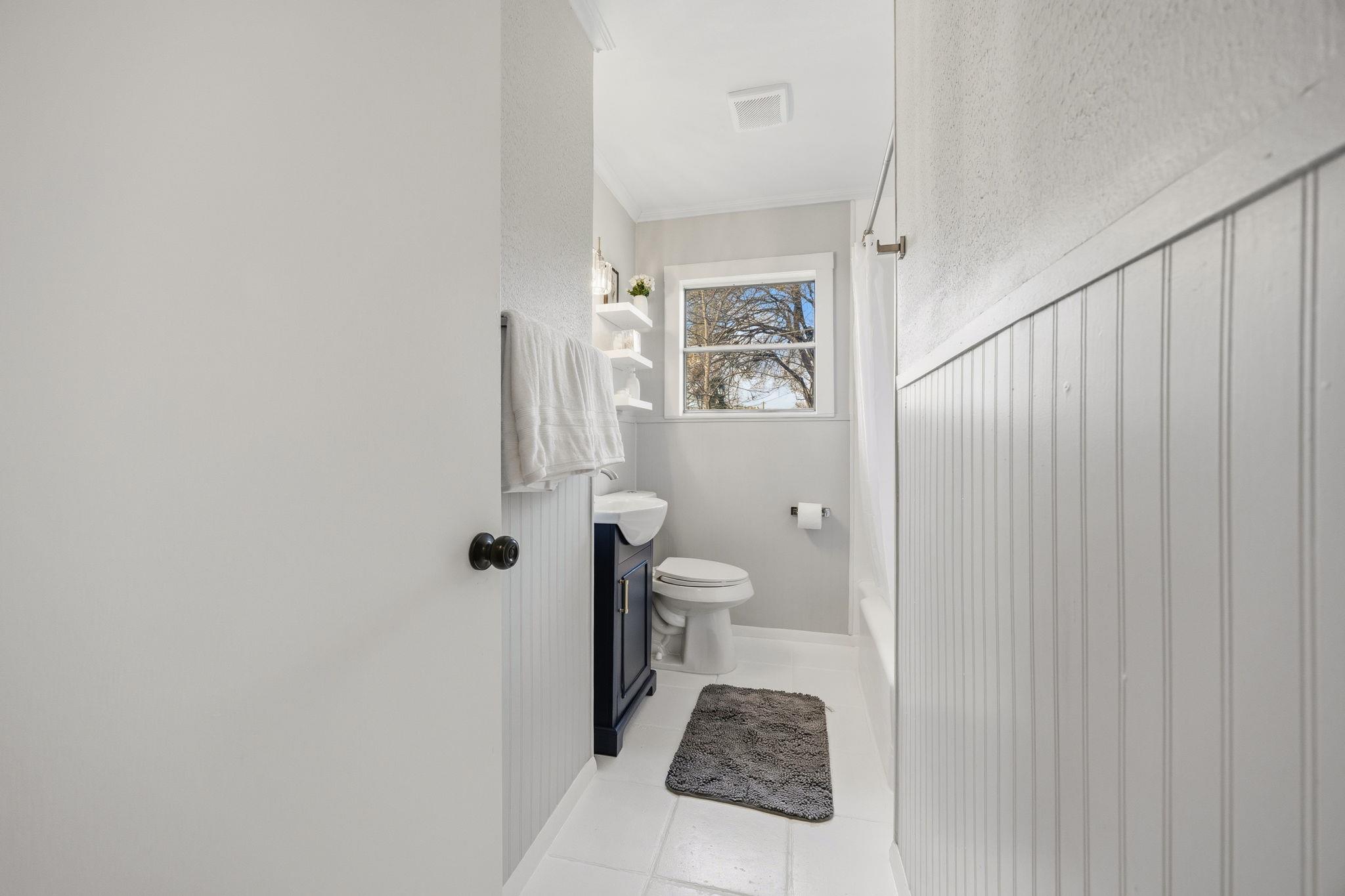 1402 Kent St, Taylor, TX 76574