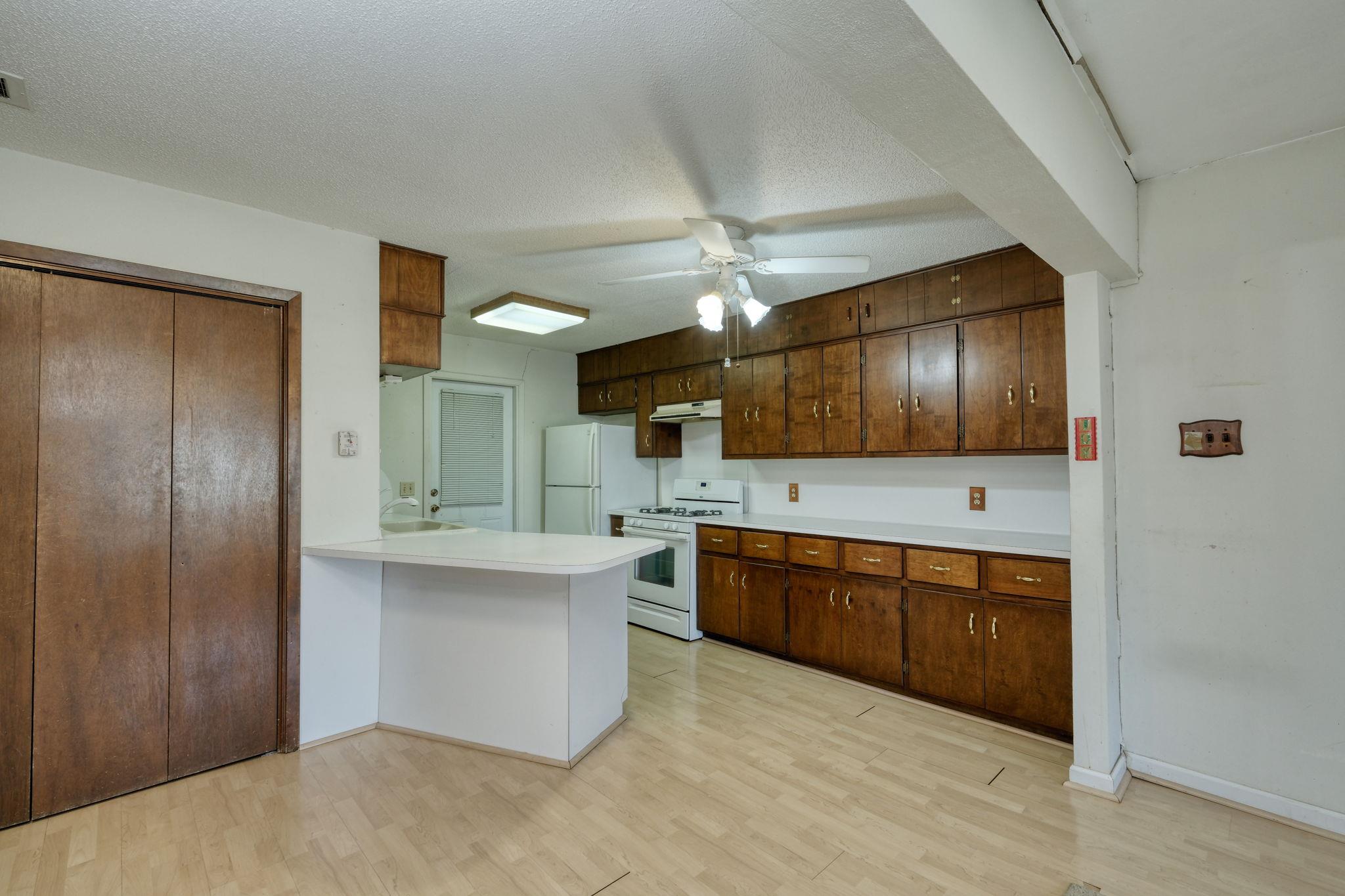 108 Fairlane Dr, Round Rock, TX 78664