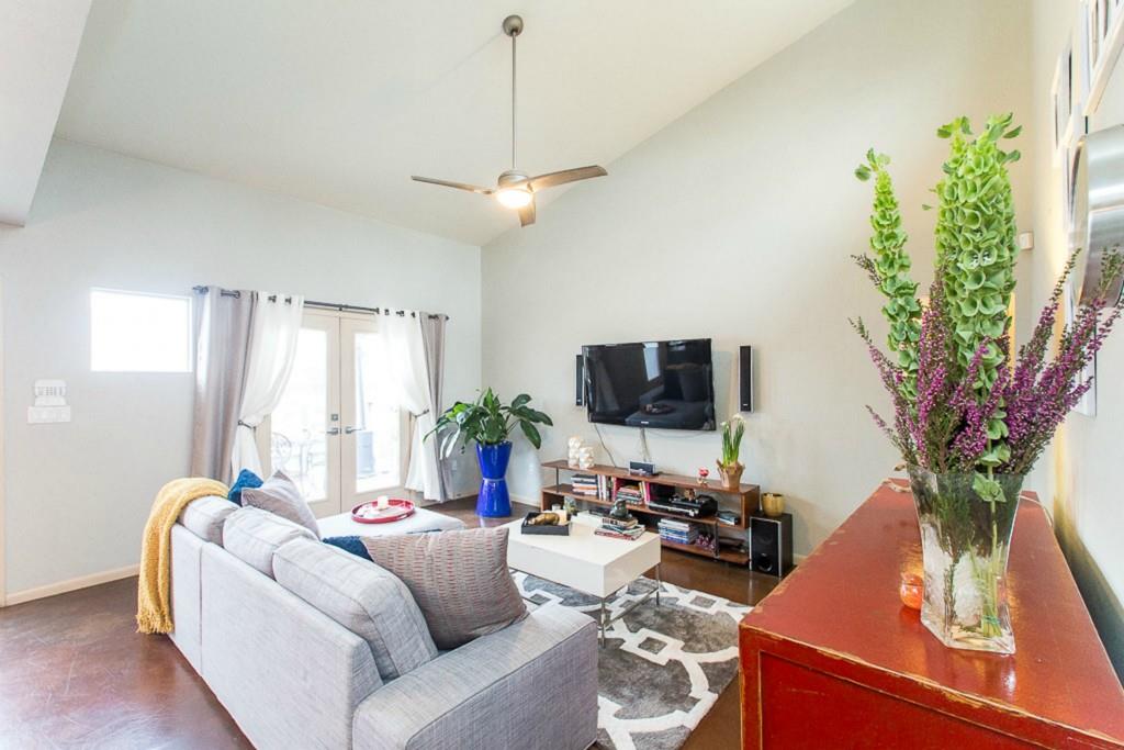 41 Waller St # 308, Austin, TX 78702