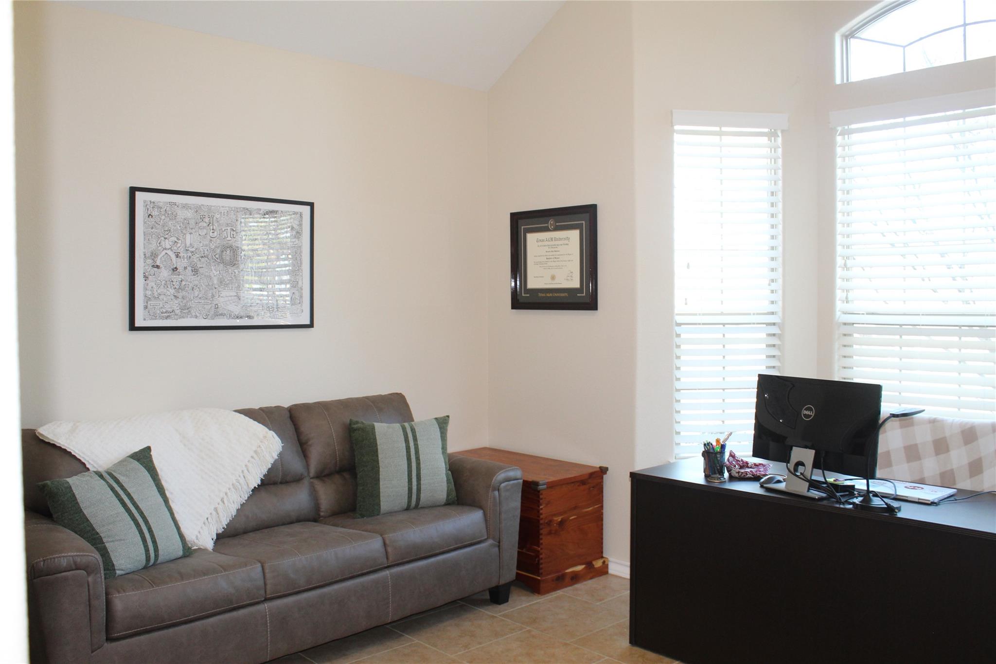 220 Tahitian Dr, Bastrop, TX 78602