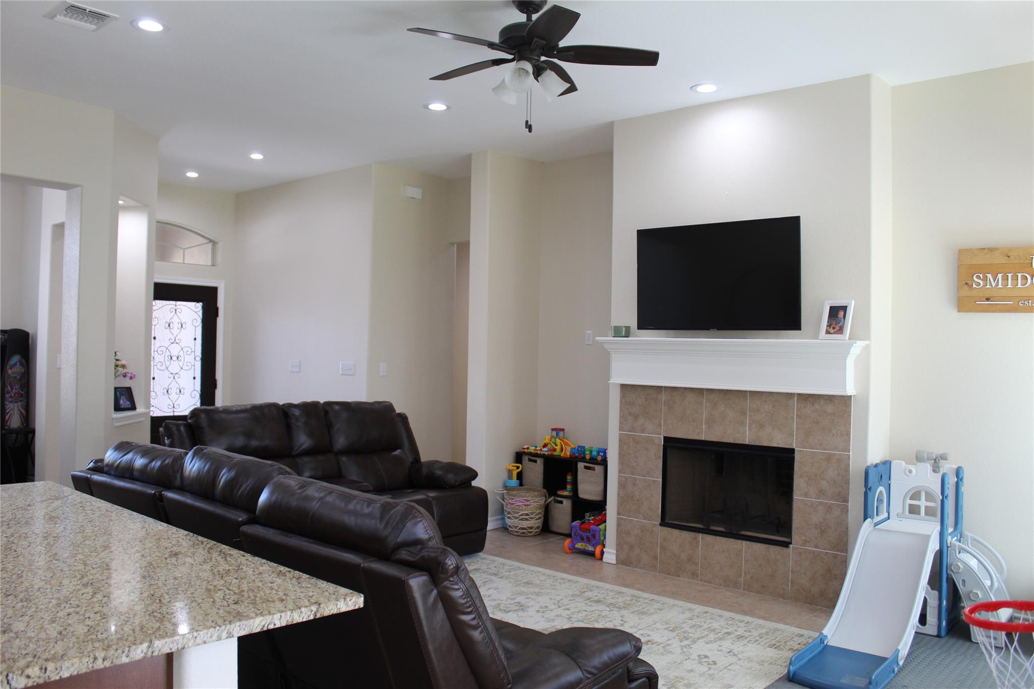 220 Tahitian Dr, Bastrop, TX 78602