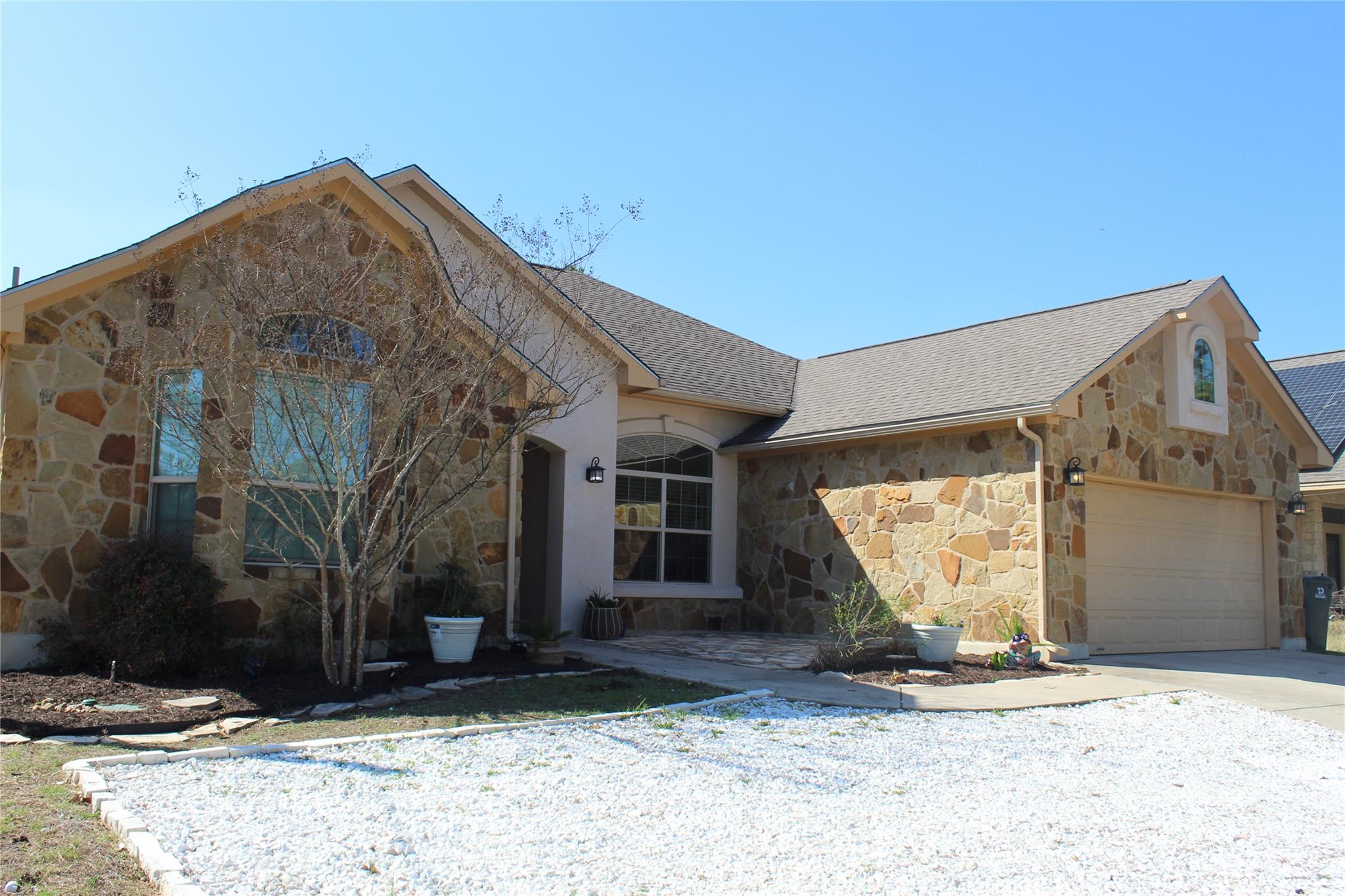 220 Tahitian Dr, Bastrop, TX 78602