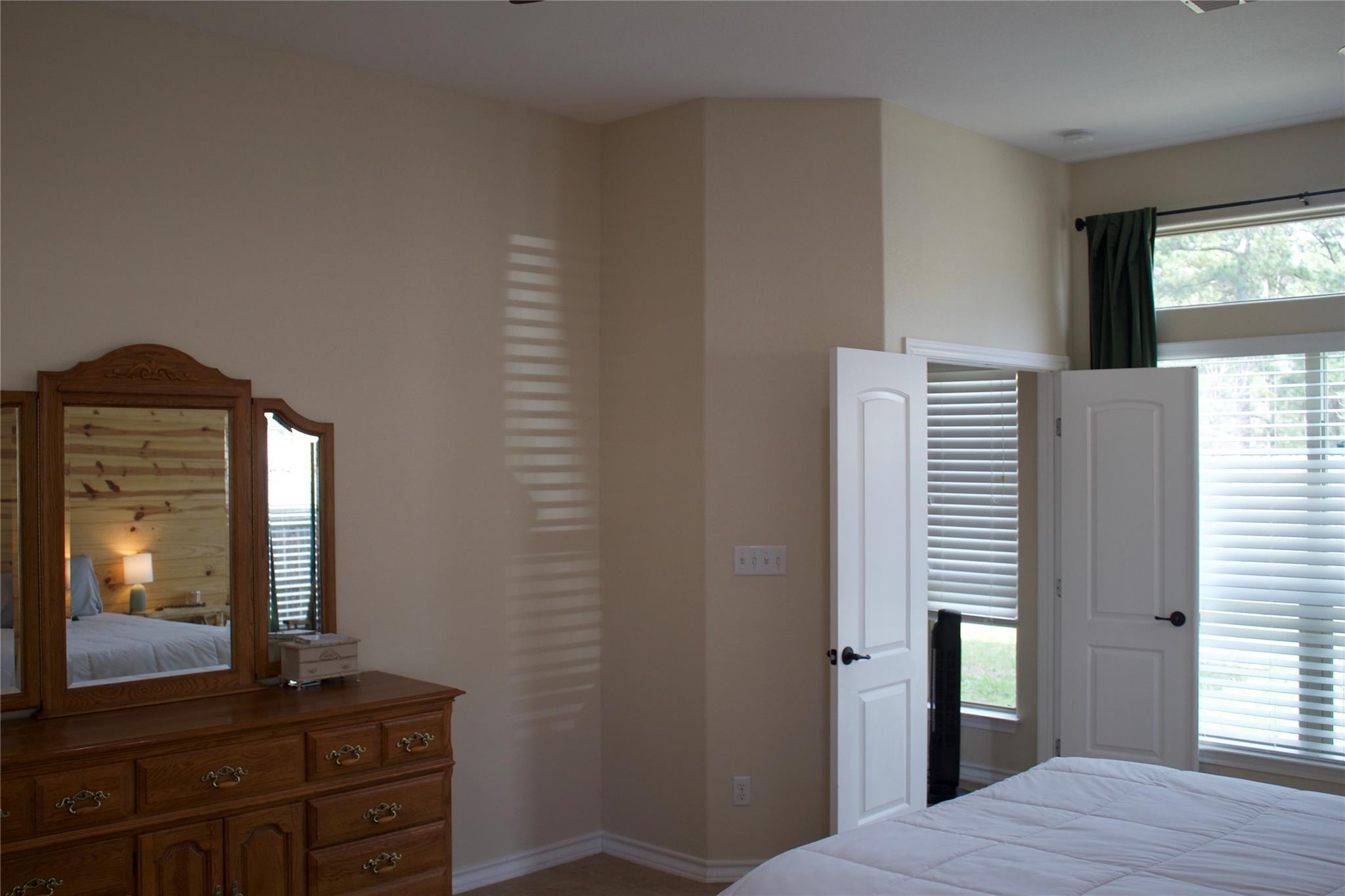 220 Tahitian Dr, Bastrop, TX 78602