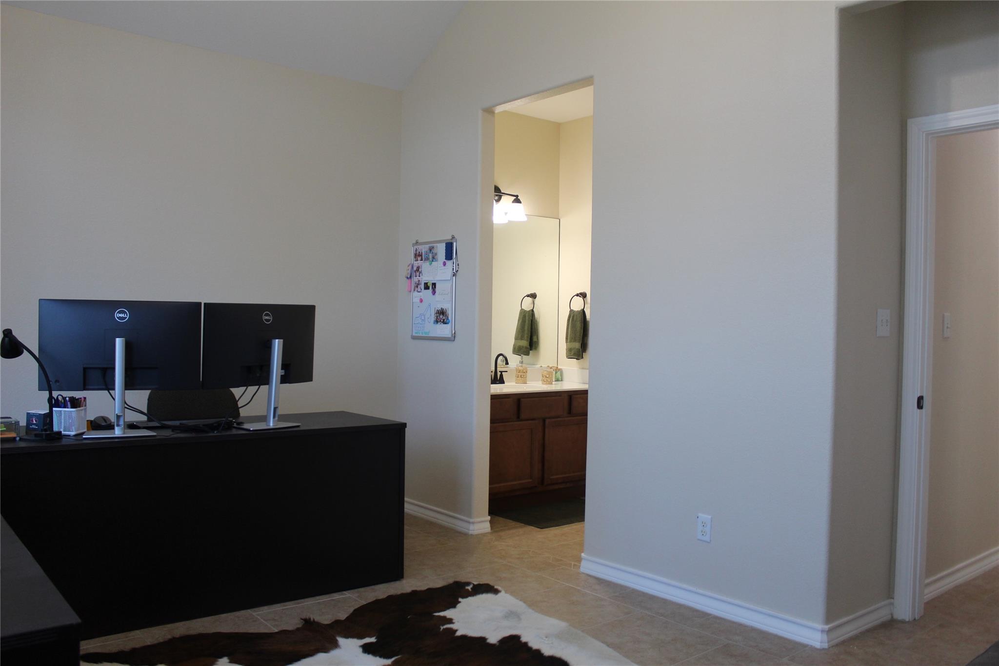 220 Tahitian Dr, Bastrop, TX 78602