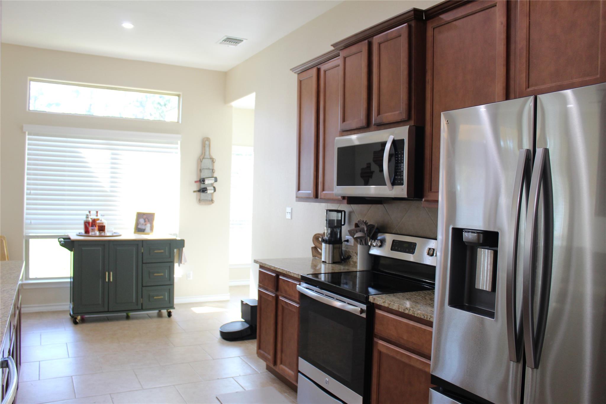 220 Tahitian Dr, Bastrop, TX 78602