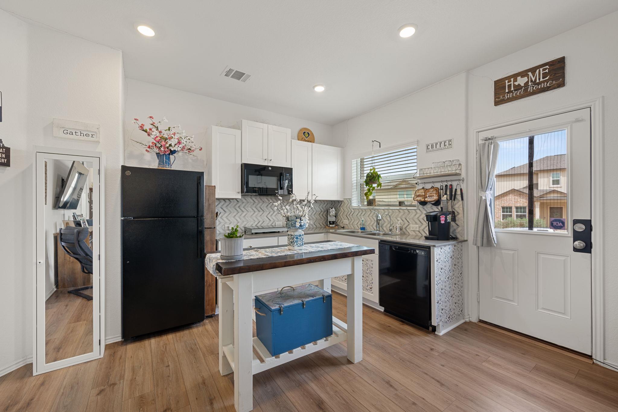 204 Lone Cedar Rd, Marble Falls, TX 78654