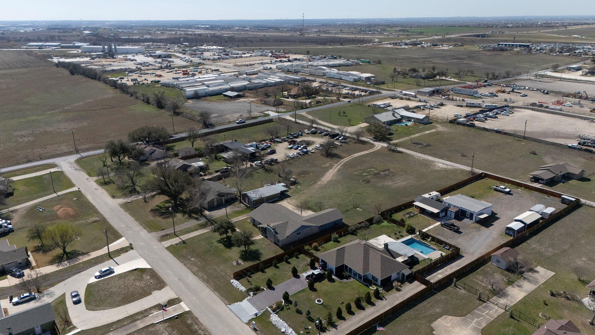 81 Family Cir, Hutto, TX 78634