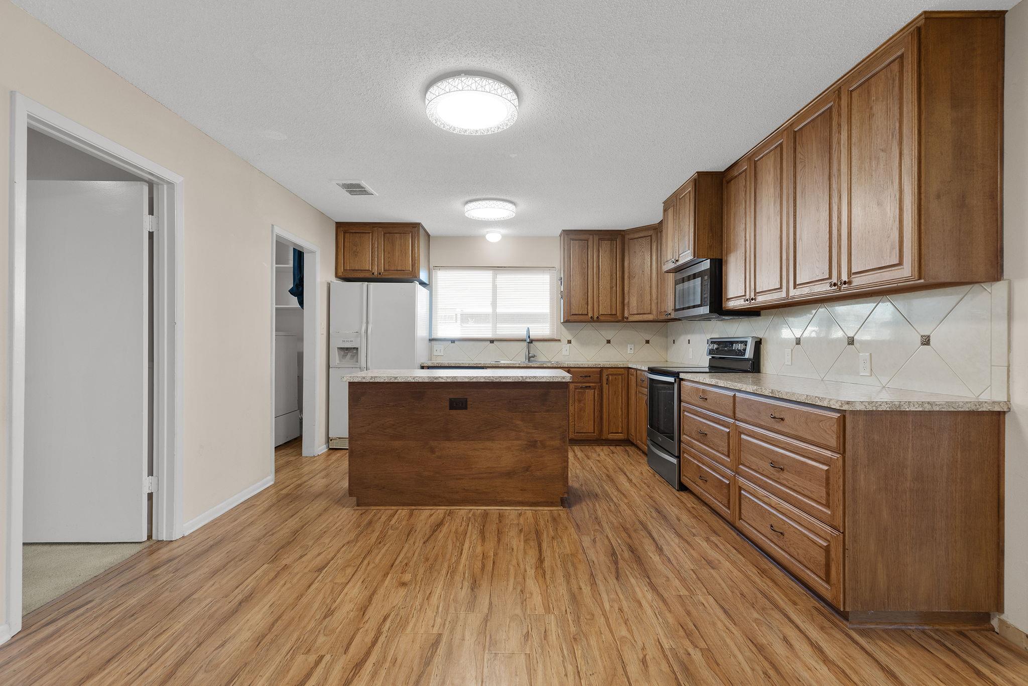 81 Family Cir, Hutto, TX 78634