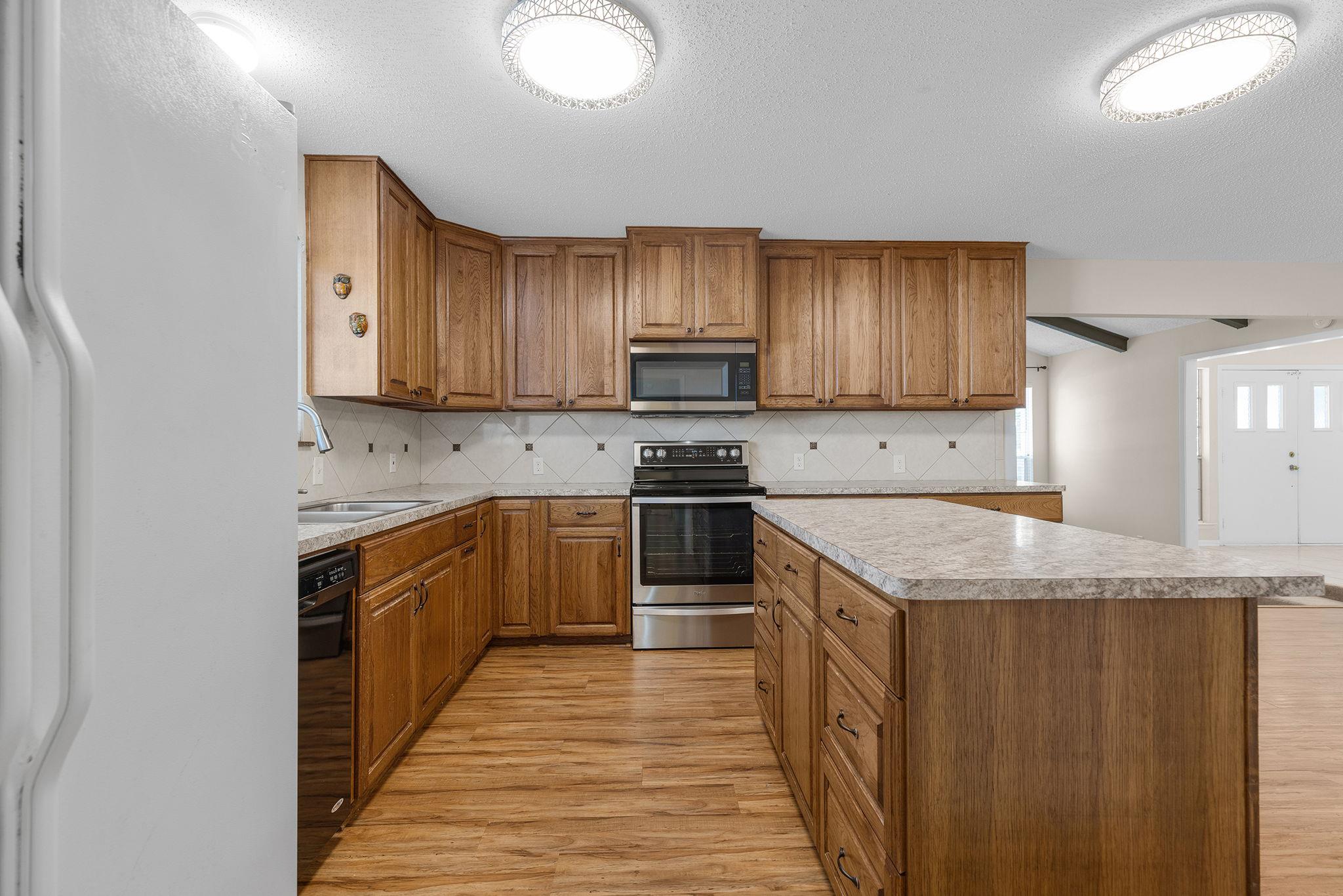 81 Family Cir, Hutto, TX 78634